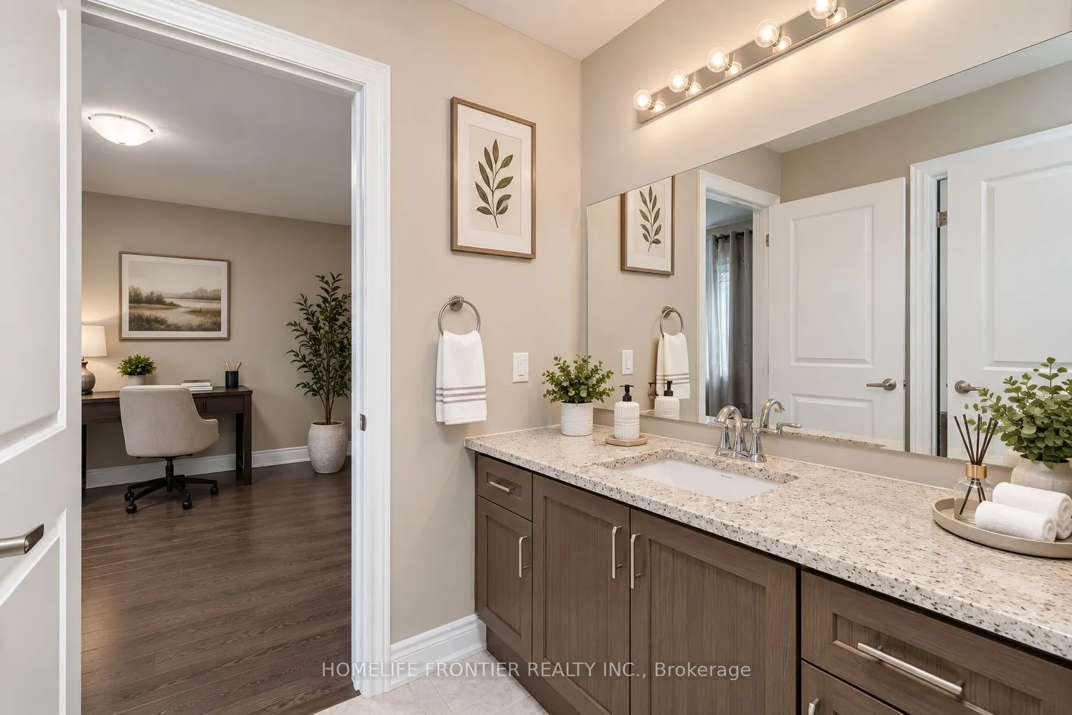 135 Ross Vennare Crescent