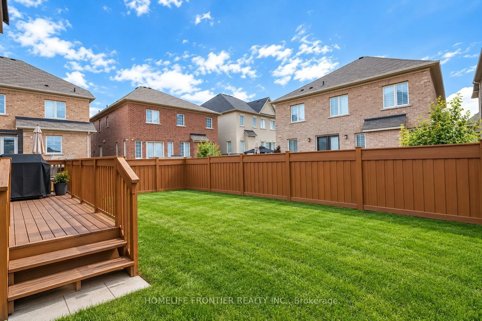 135 Ross Vennare Crescent