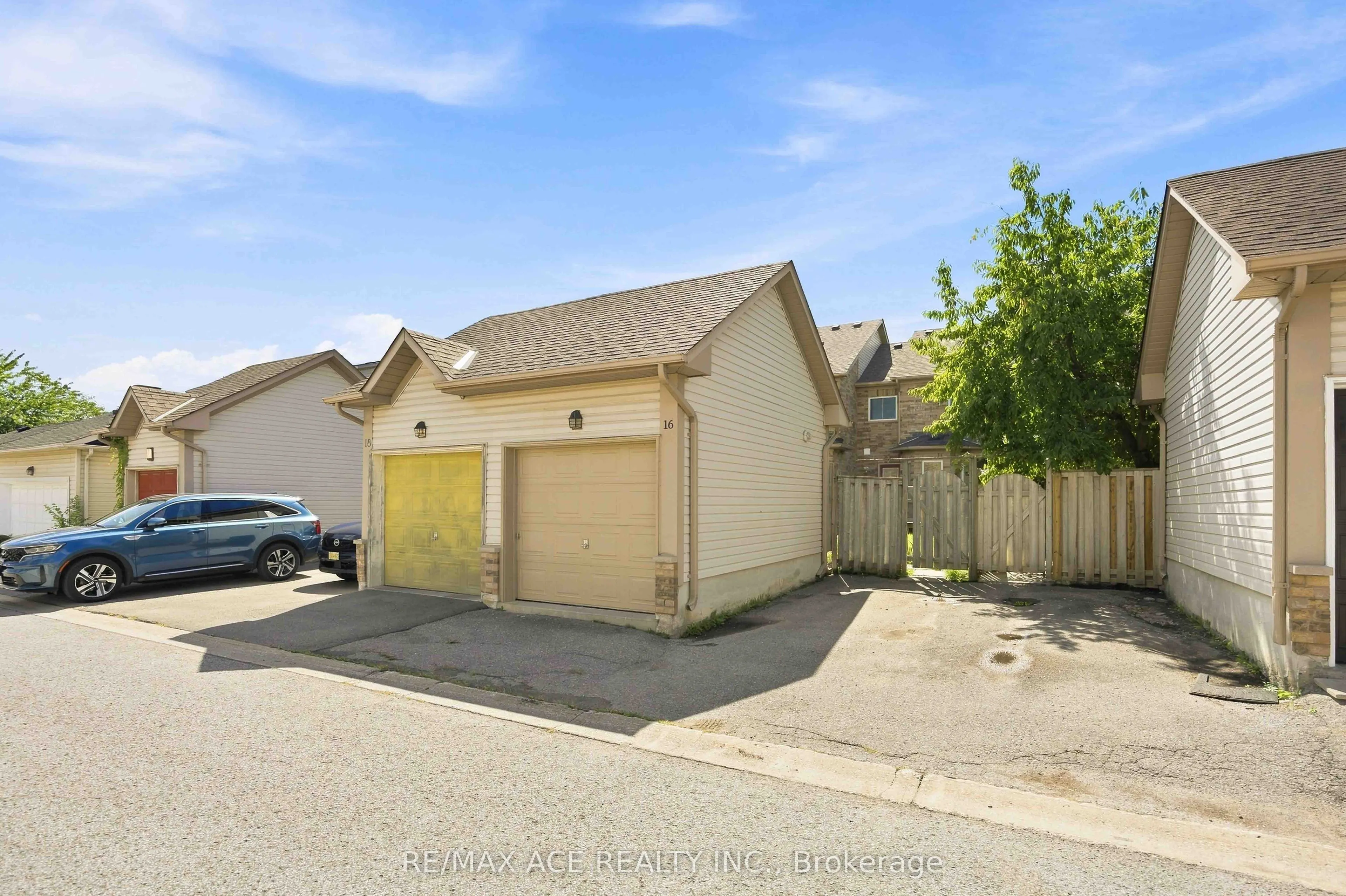 16 White's Hill Avenue