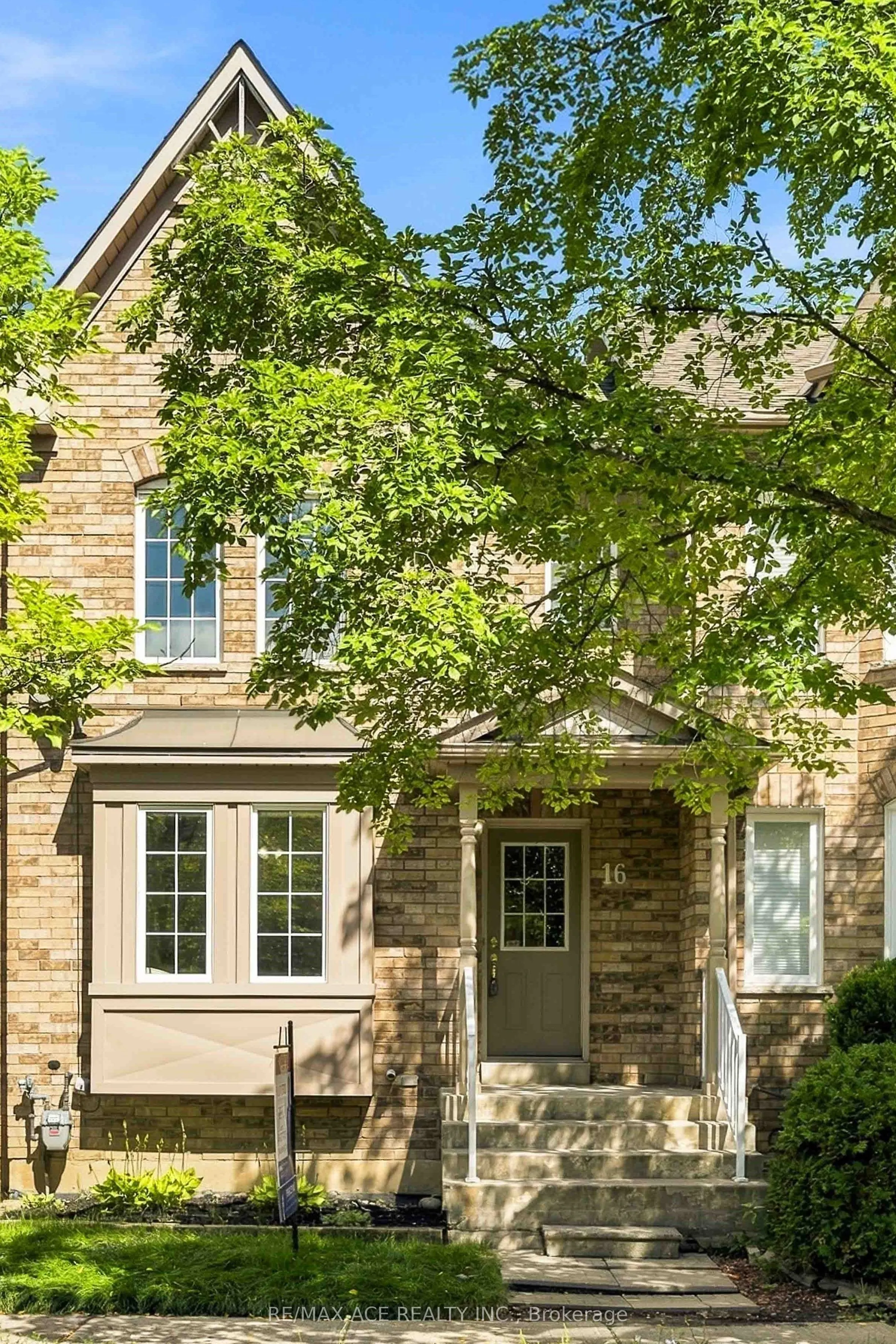16 White's Hill Avenue