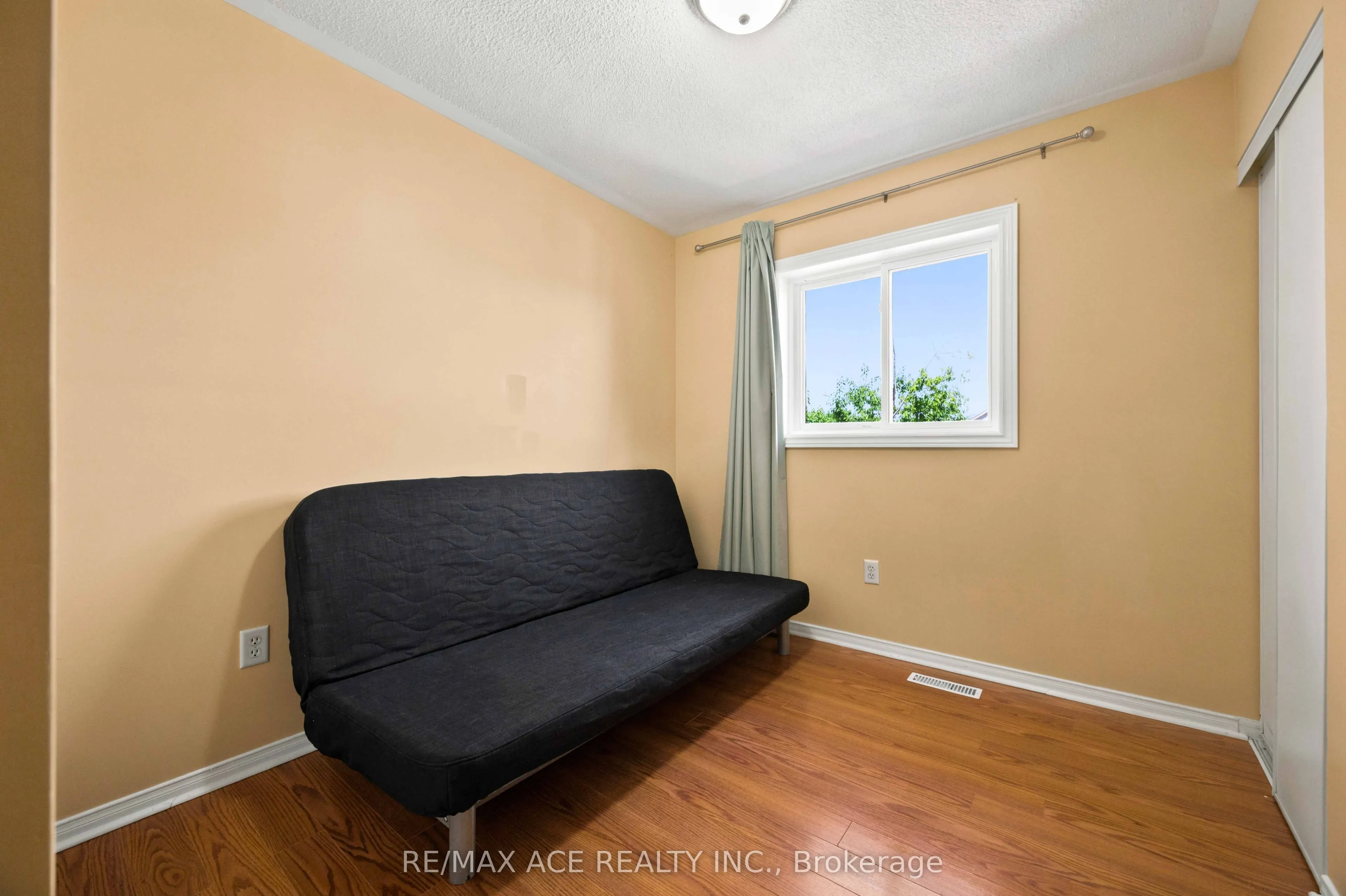 16 White's Hill Avenue