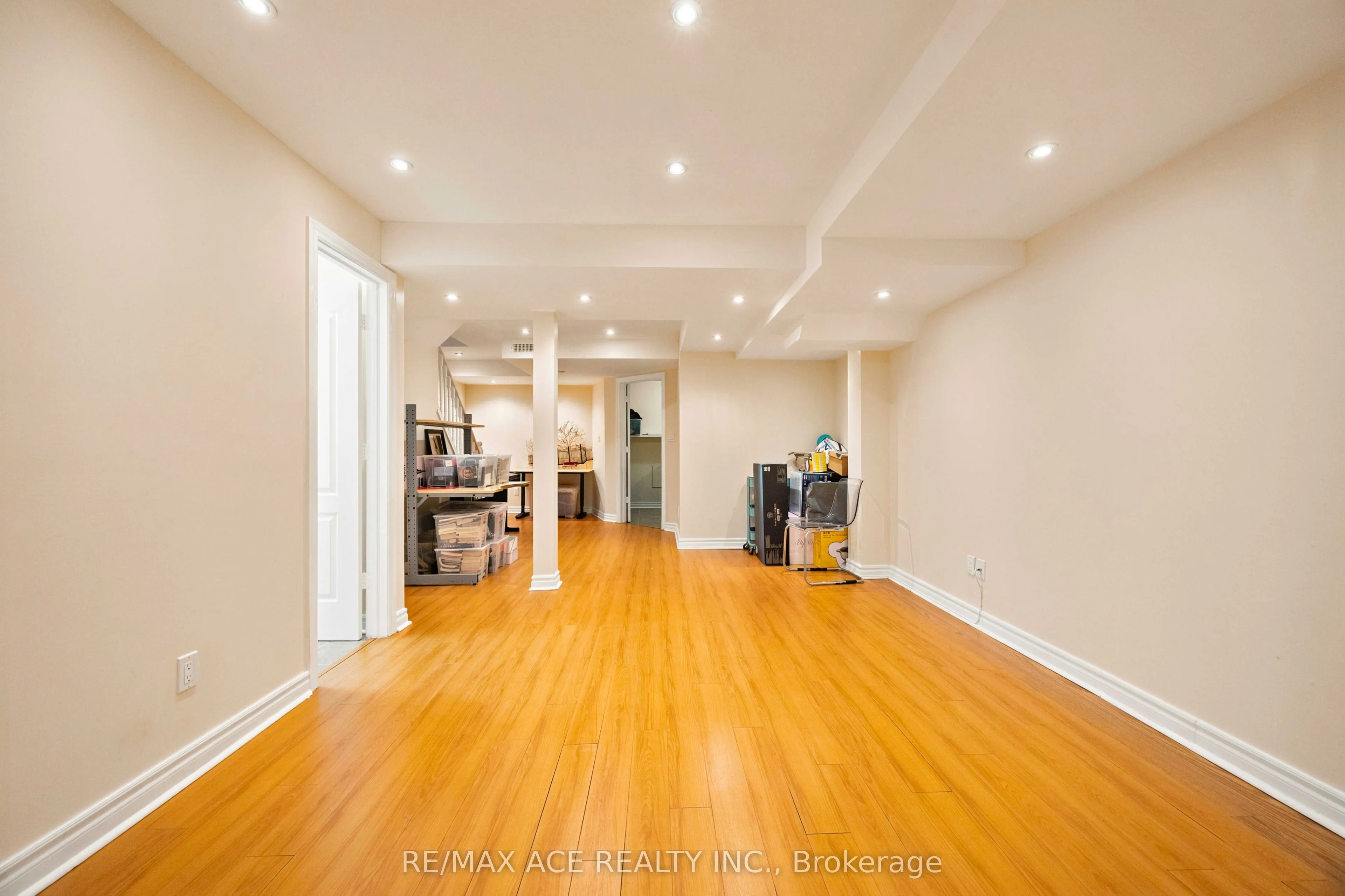 16 White's Hill Avenue