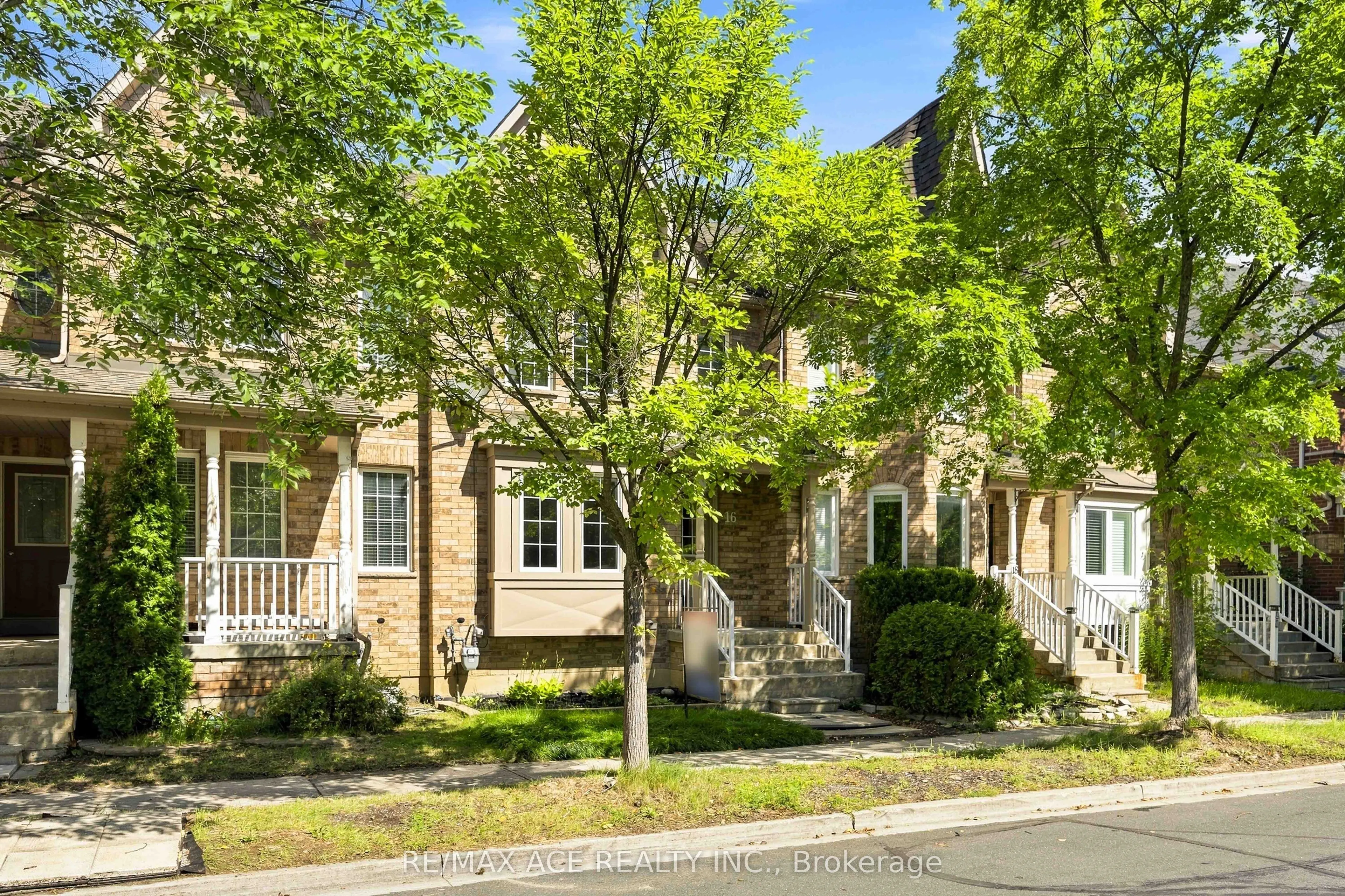 16 White's Hill Avenue