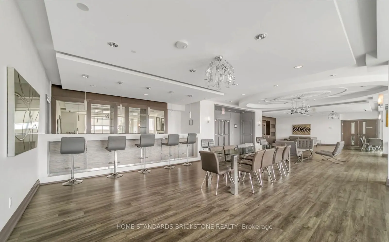 7161 Yonge Street #520
