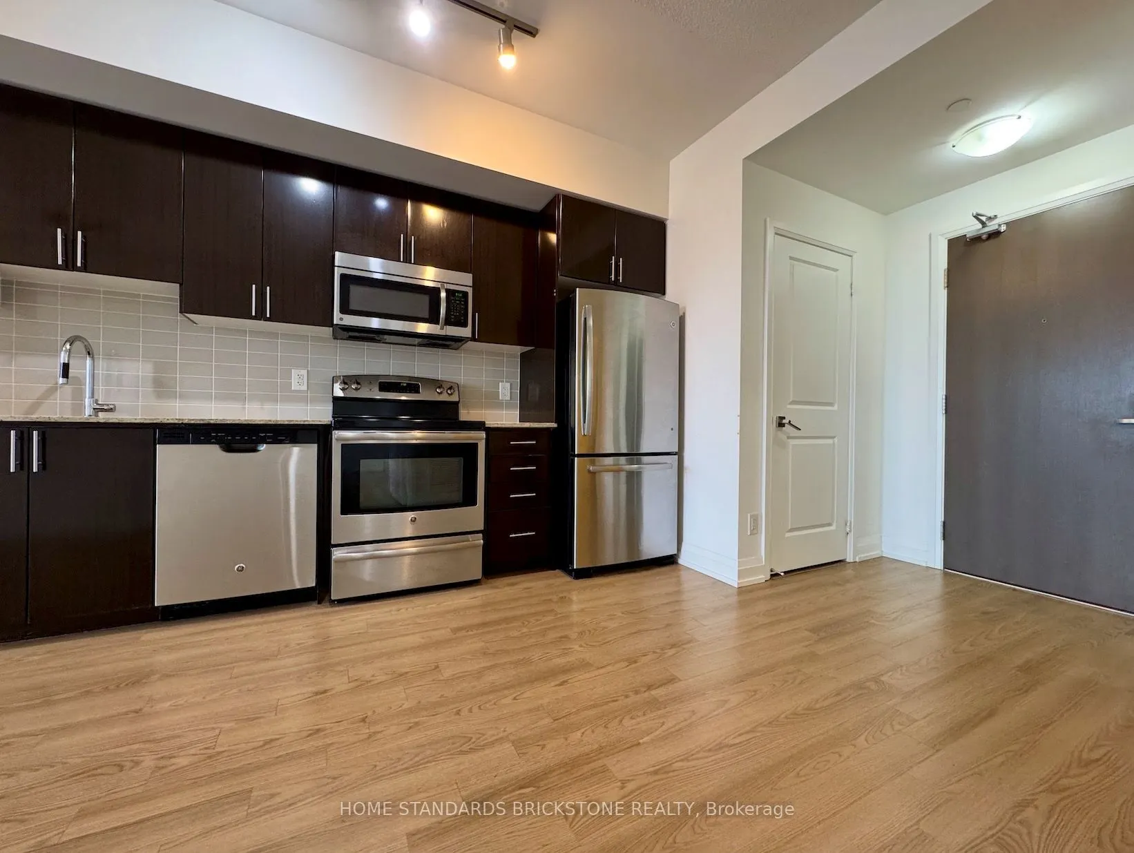 7161 Yonge Street #520