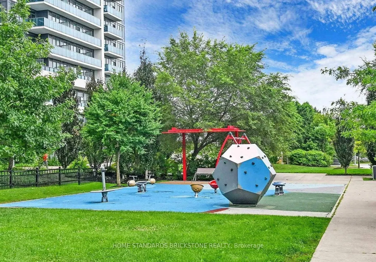 7161 Yonge Street #520