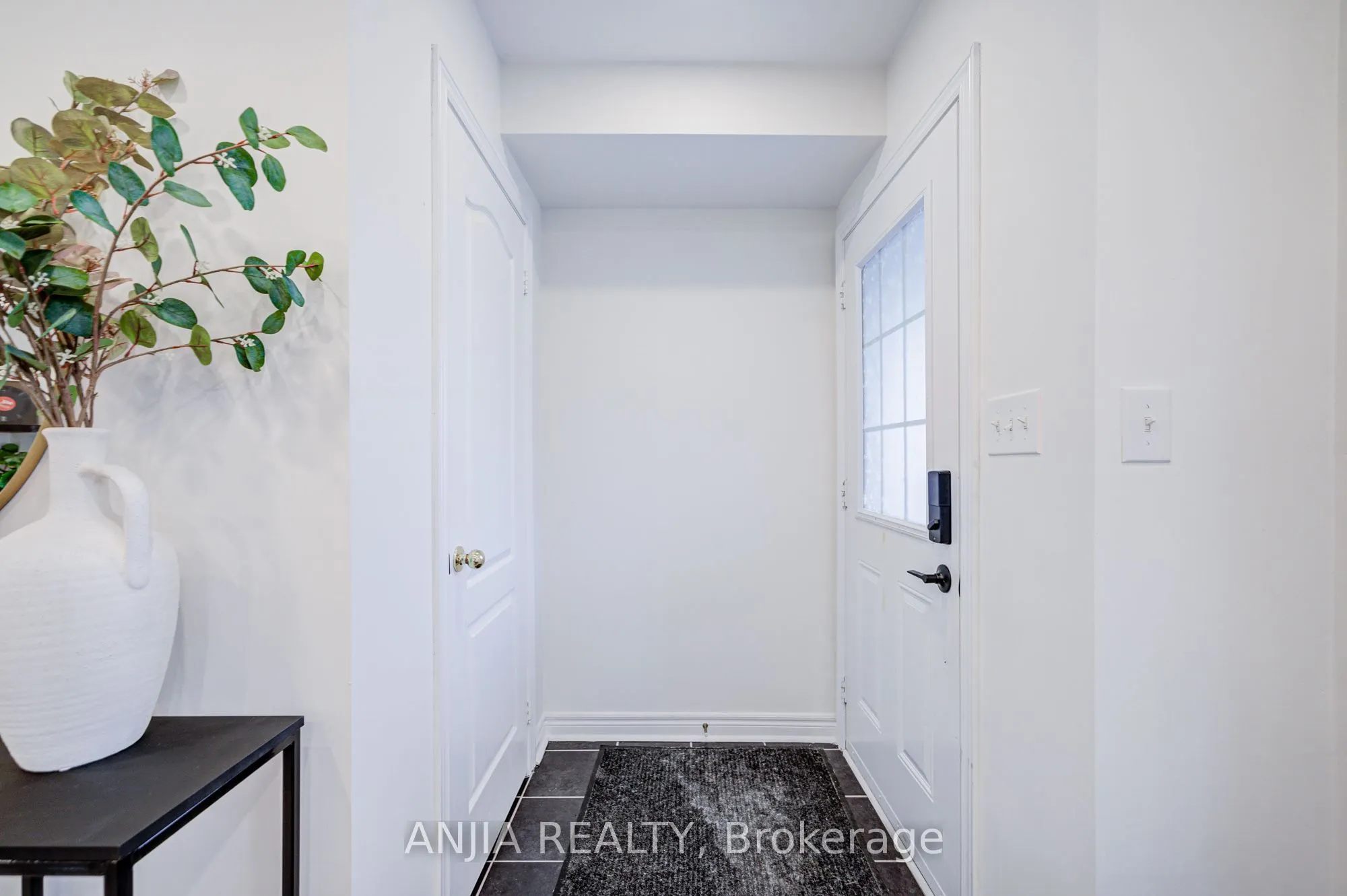 375 White's Hill Avenue
