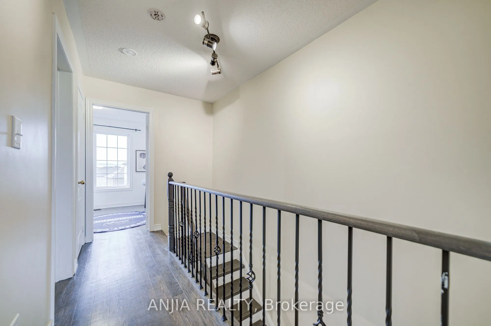 375 White's Hill Avenue