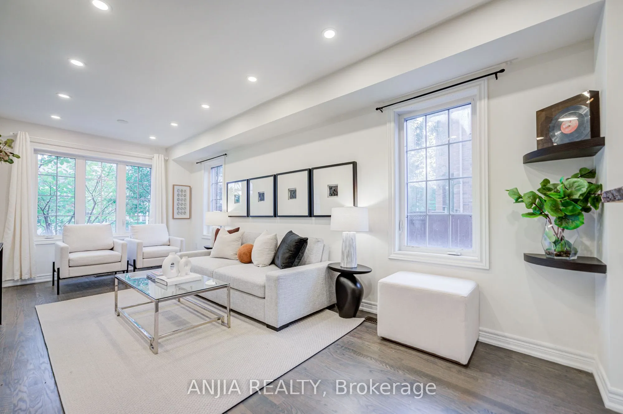 375 White's Hill Avenue