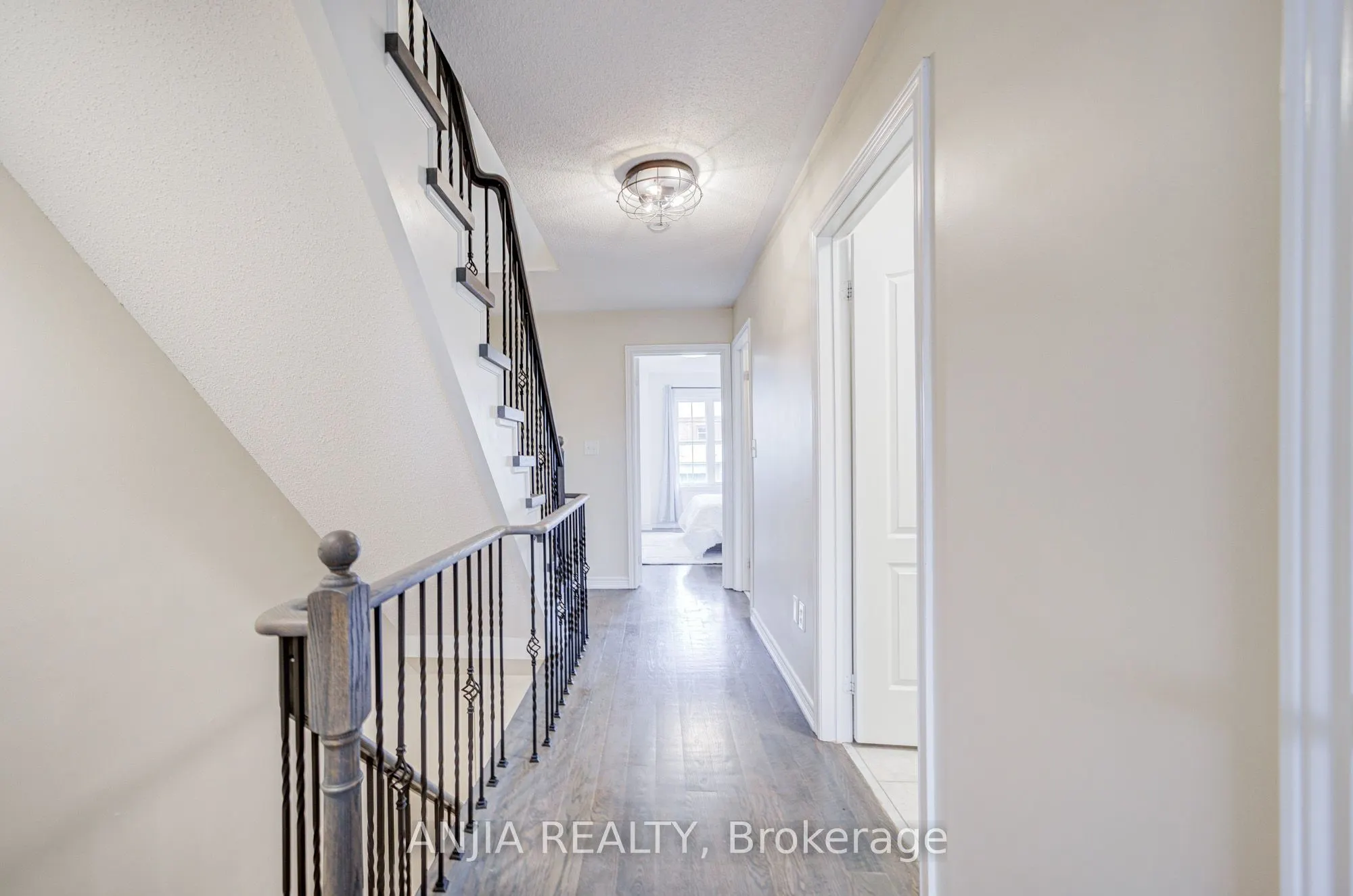 375 White's Hill Avenue