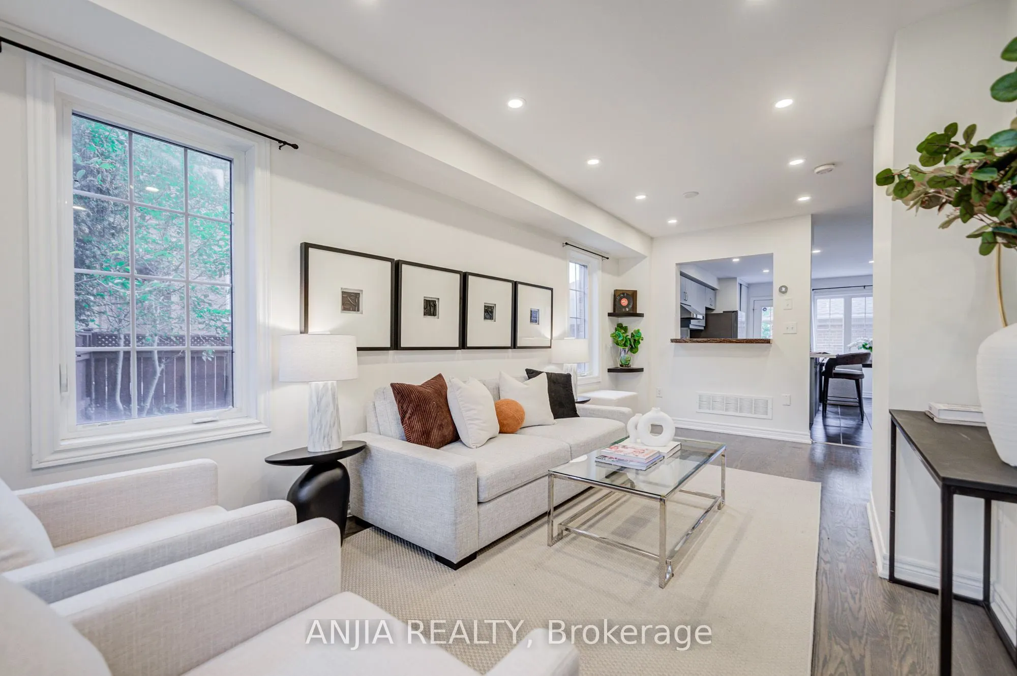 375 White's Hill Avenue