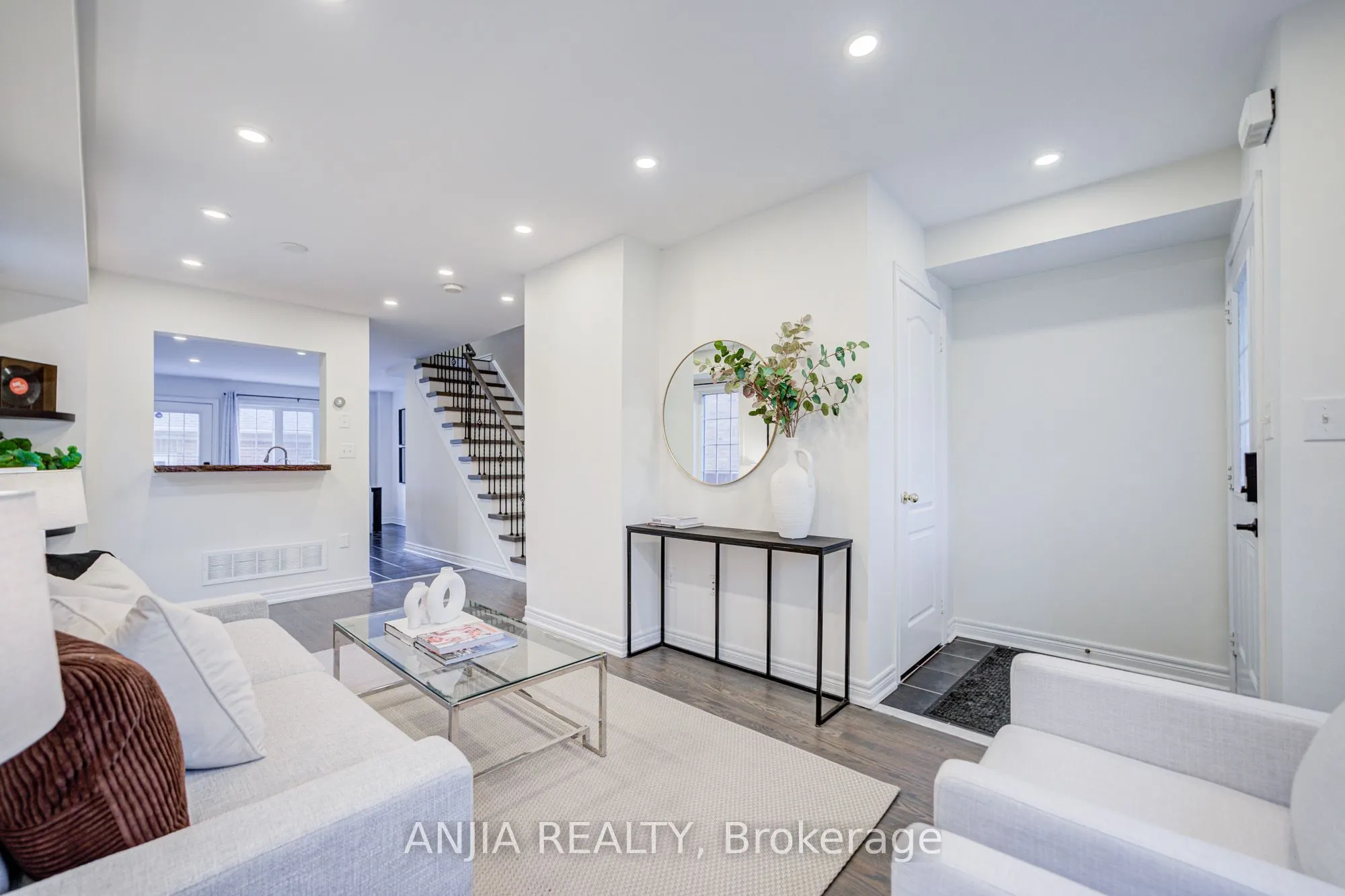 375 White's Hill Avenue