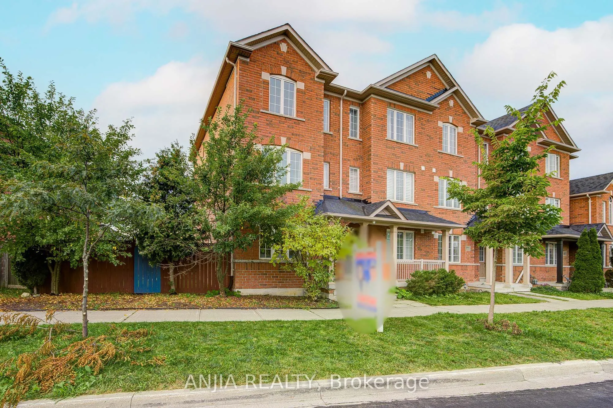 375 White's Hill Avenue