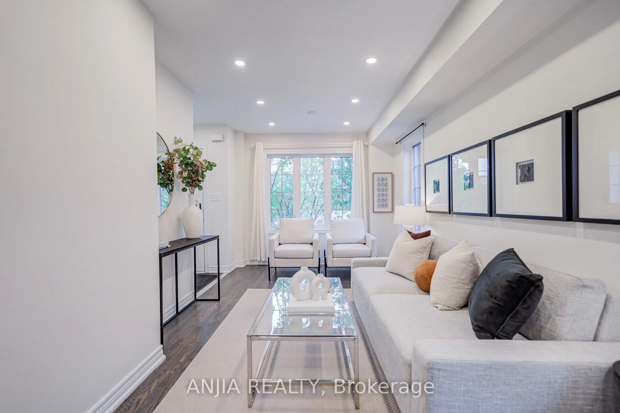 375 White's Hill Avenue