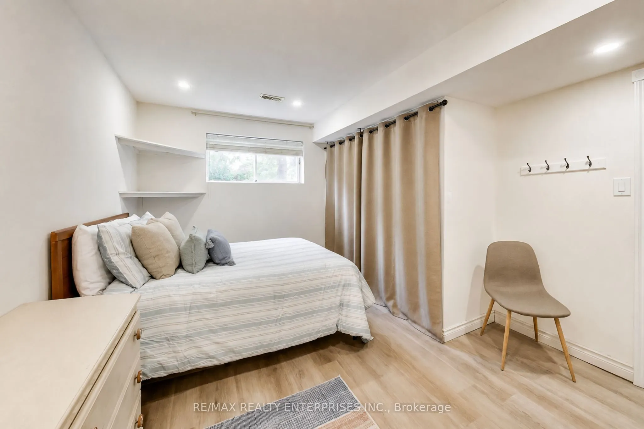 35 Shirlea Boulevard