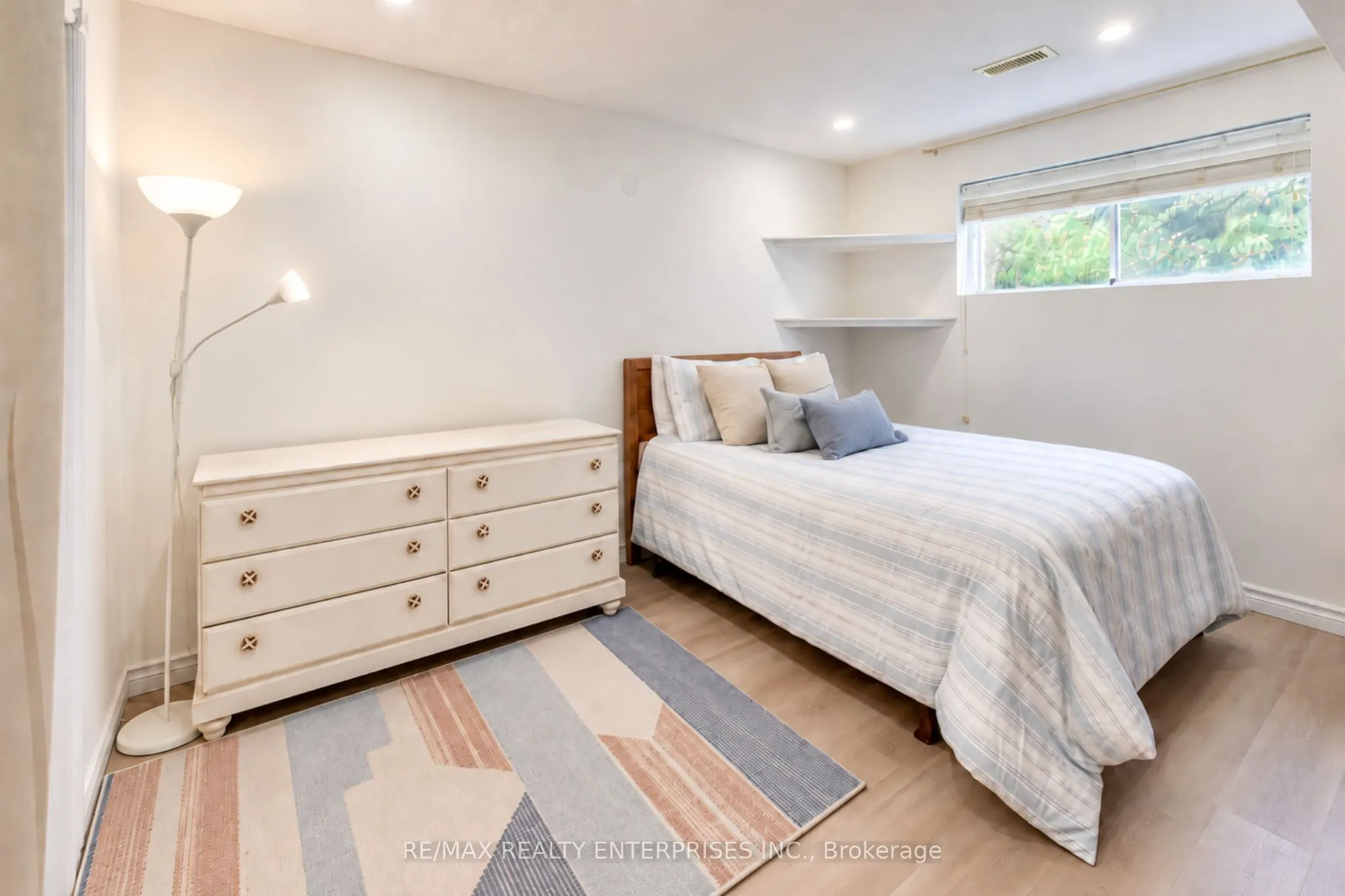 35 Shirlea Boulevard