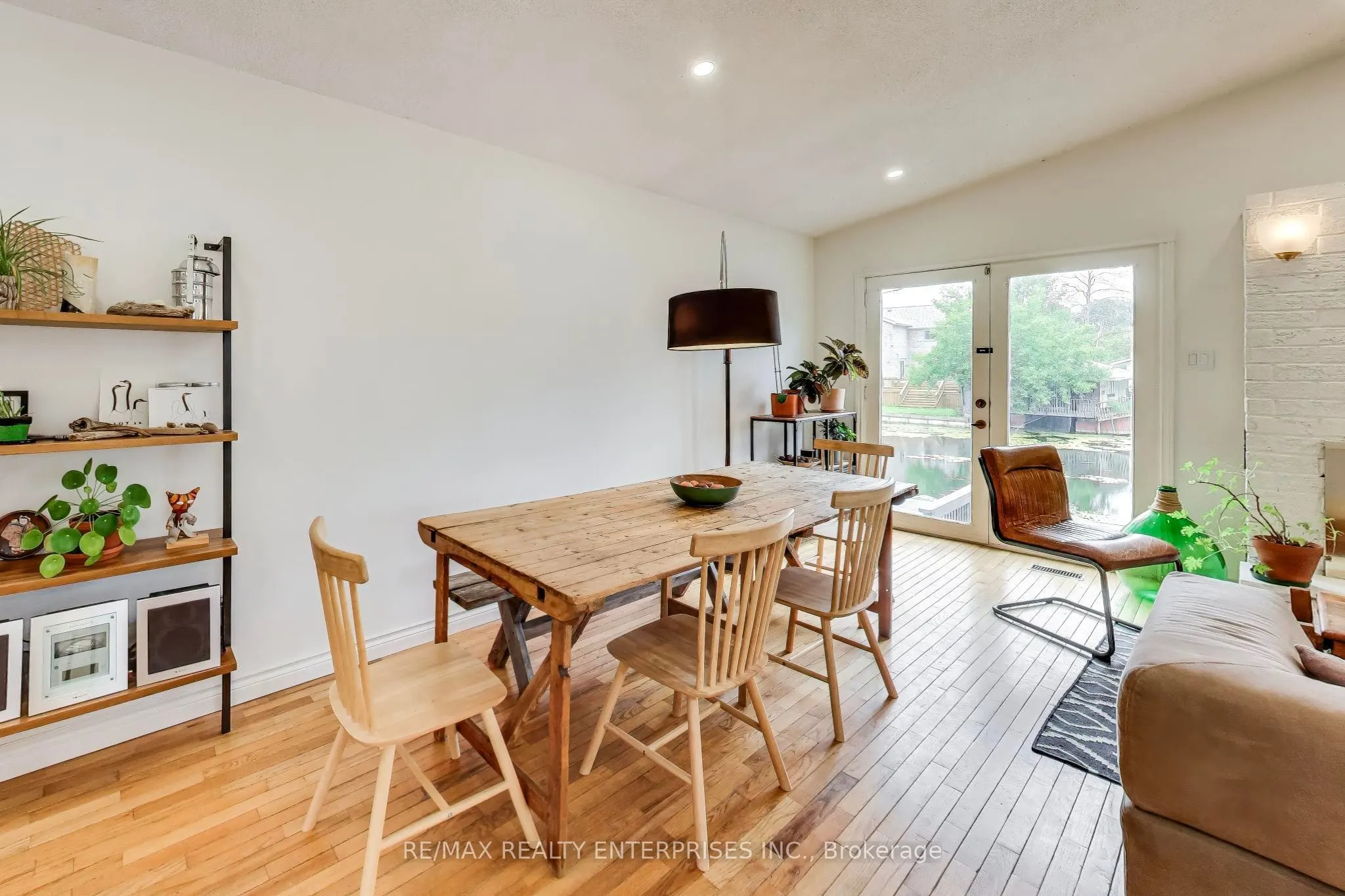 35 Shirlea Boulevard
