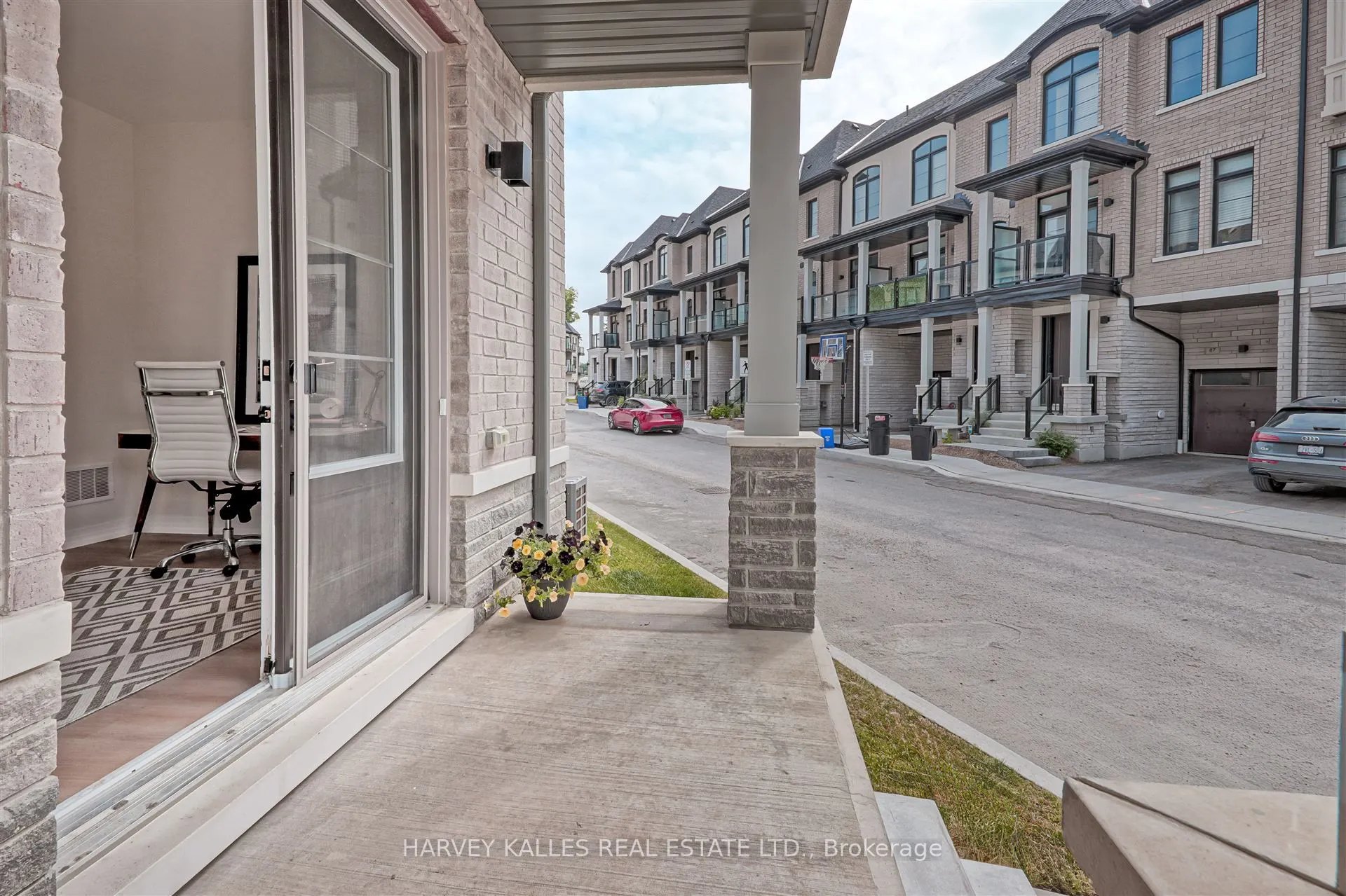 75 De La Roche Drive