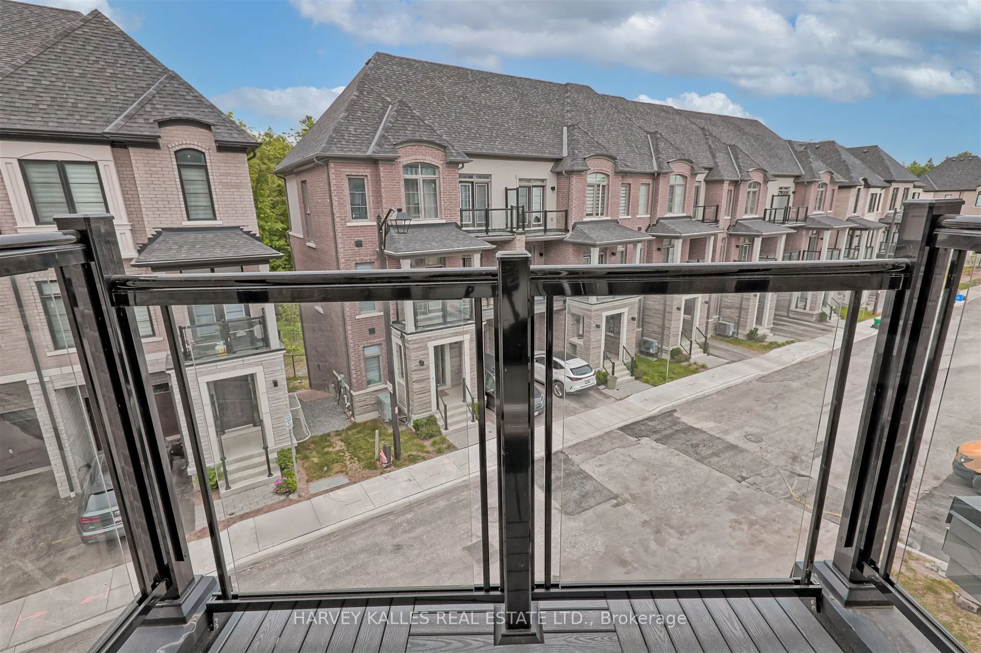 75 De La Roche Drive