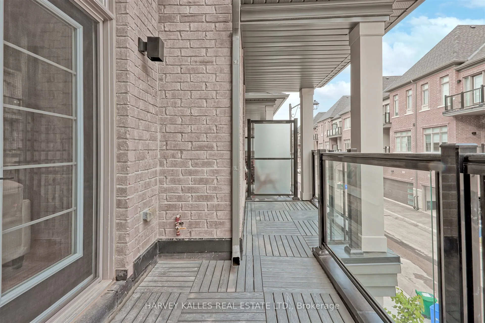 75 De La Roche Drive