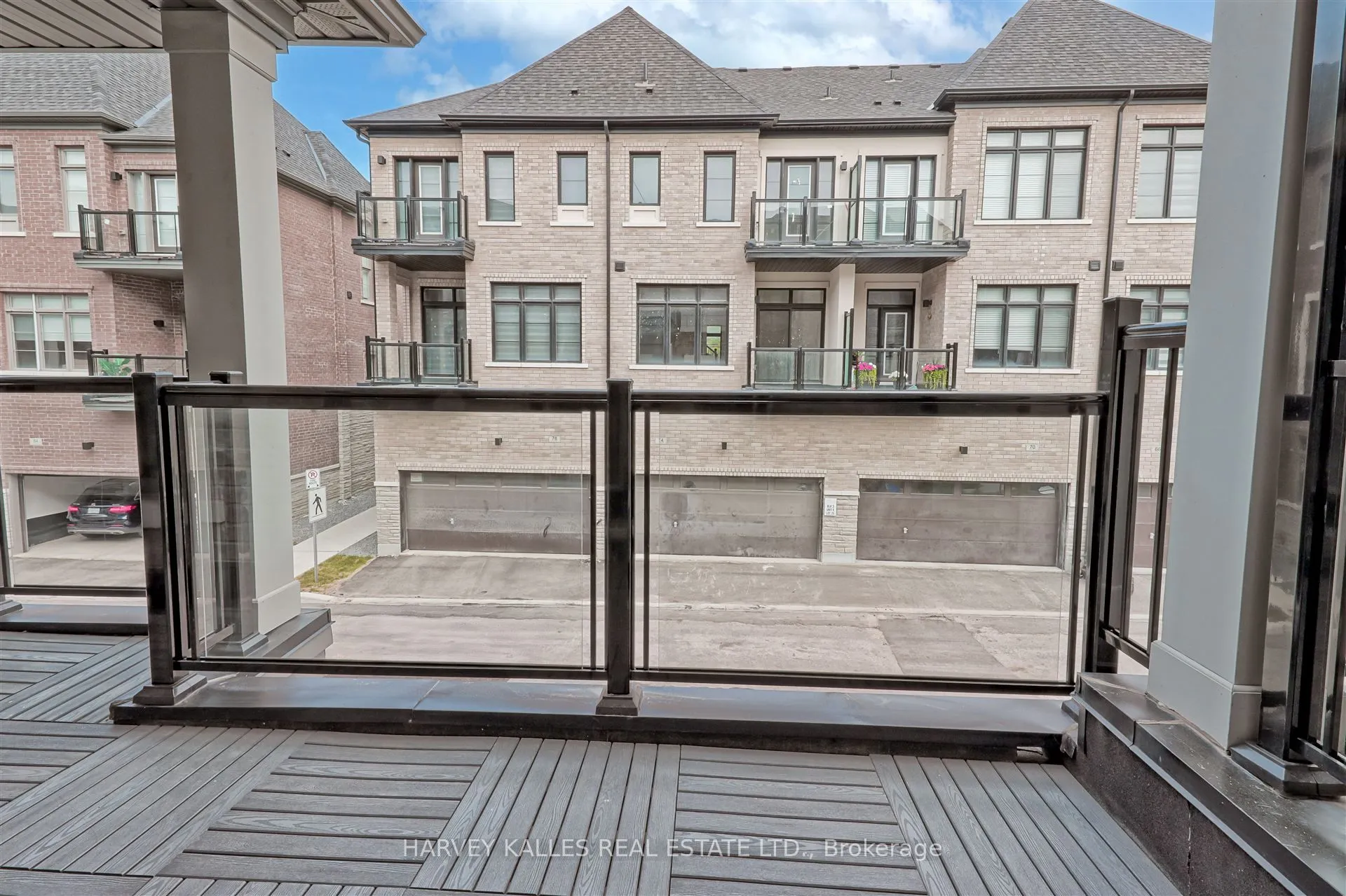 75 De La Roche Drive