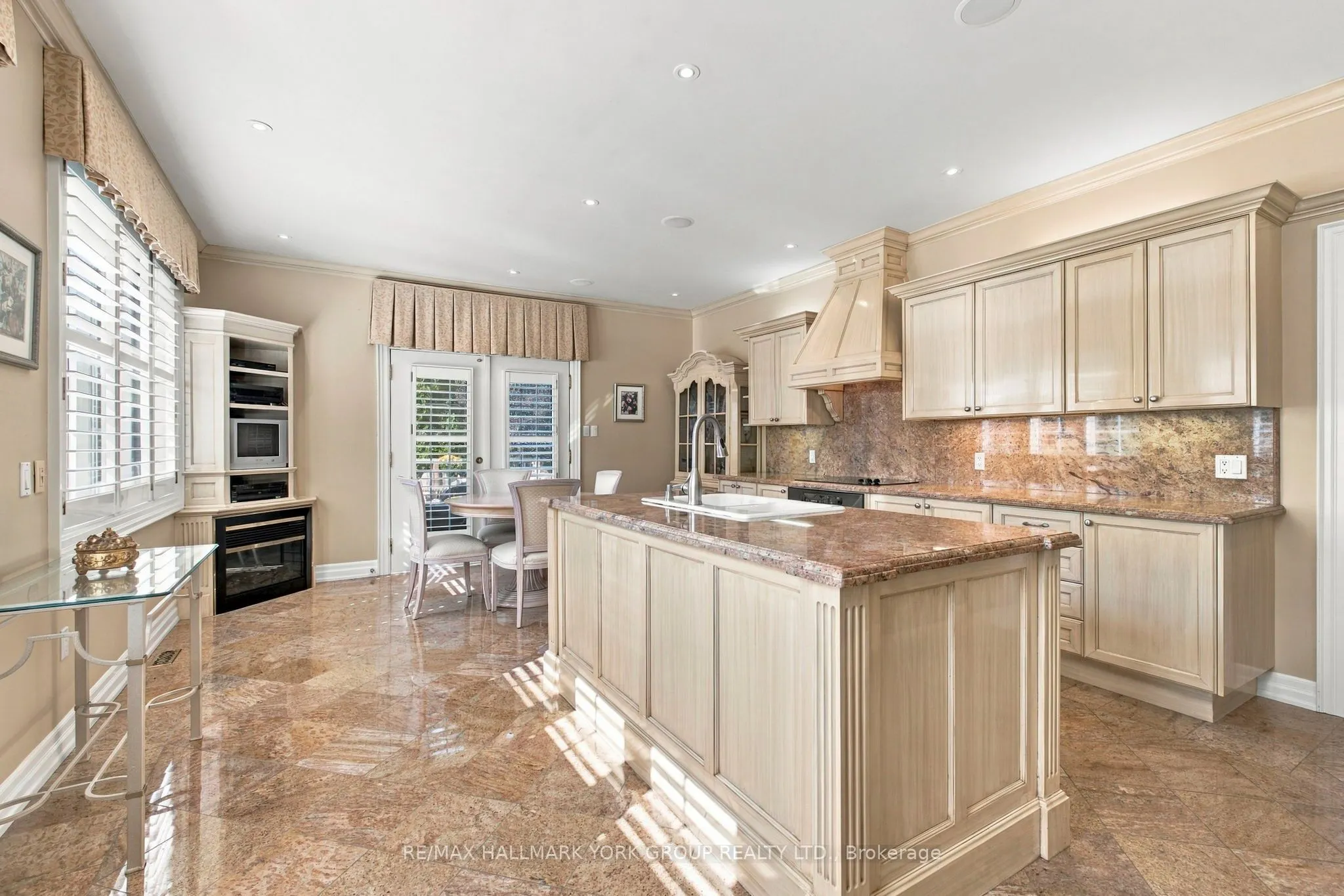 422 Falconwood Hollow #6