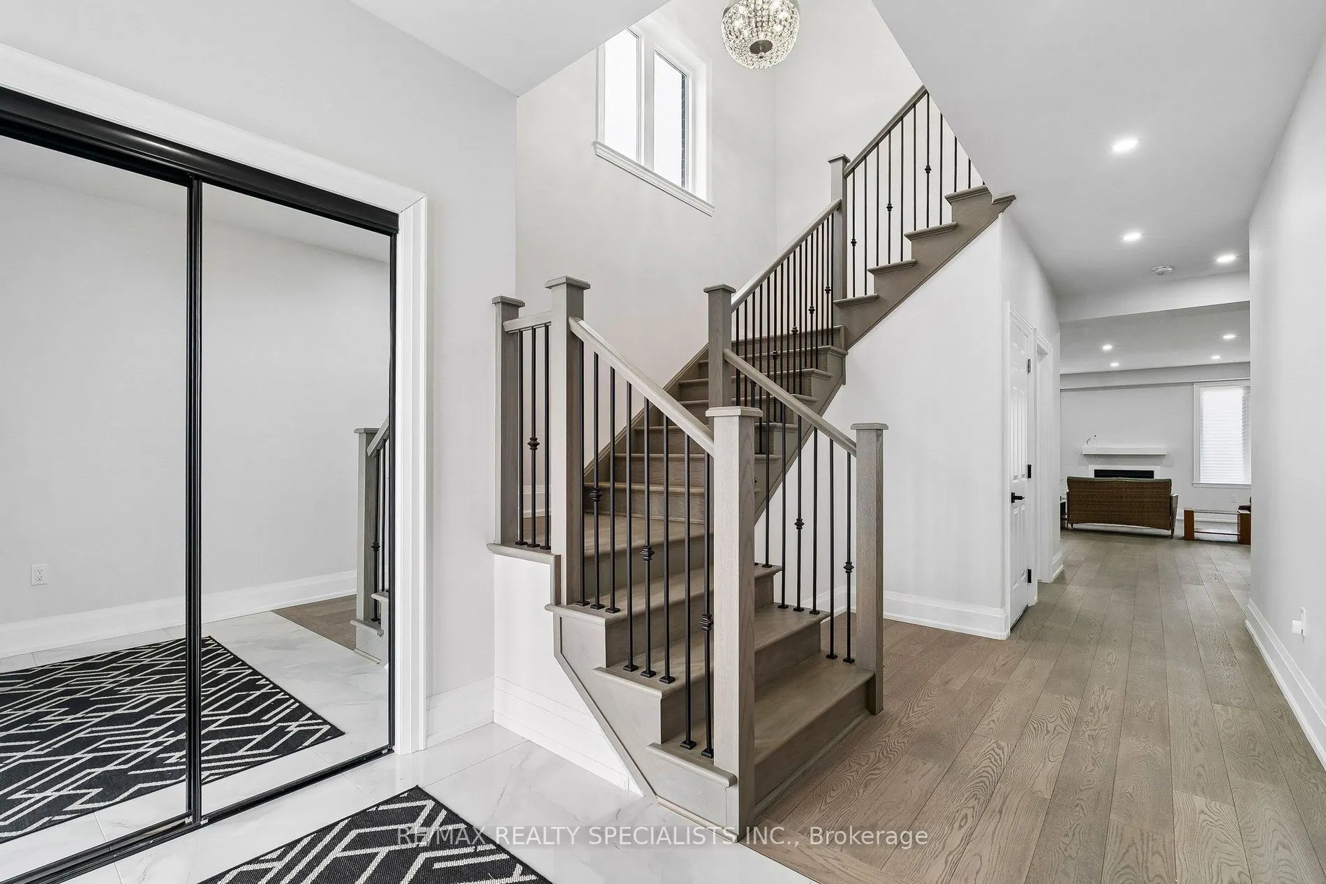 44 Albert Street W