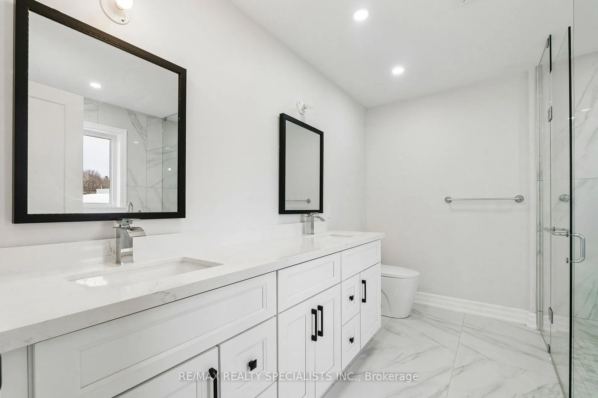 44 Albert Street W