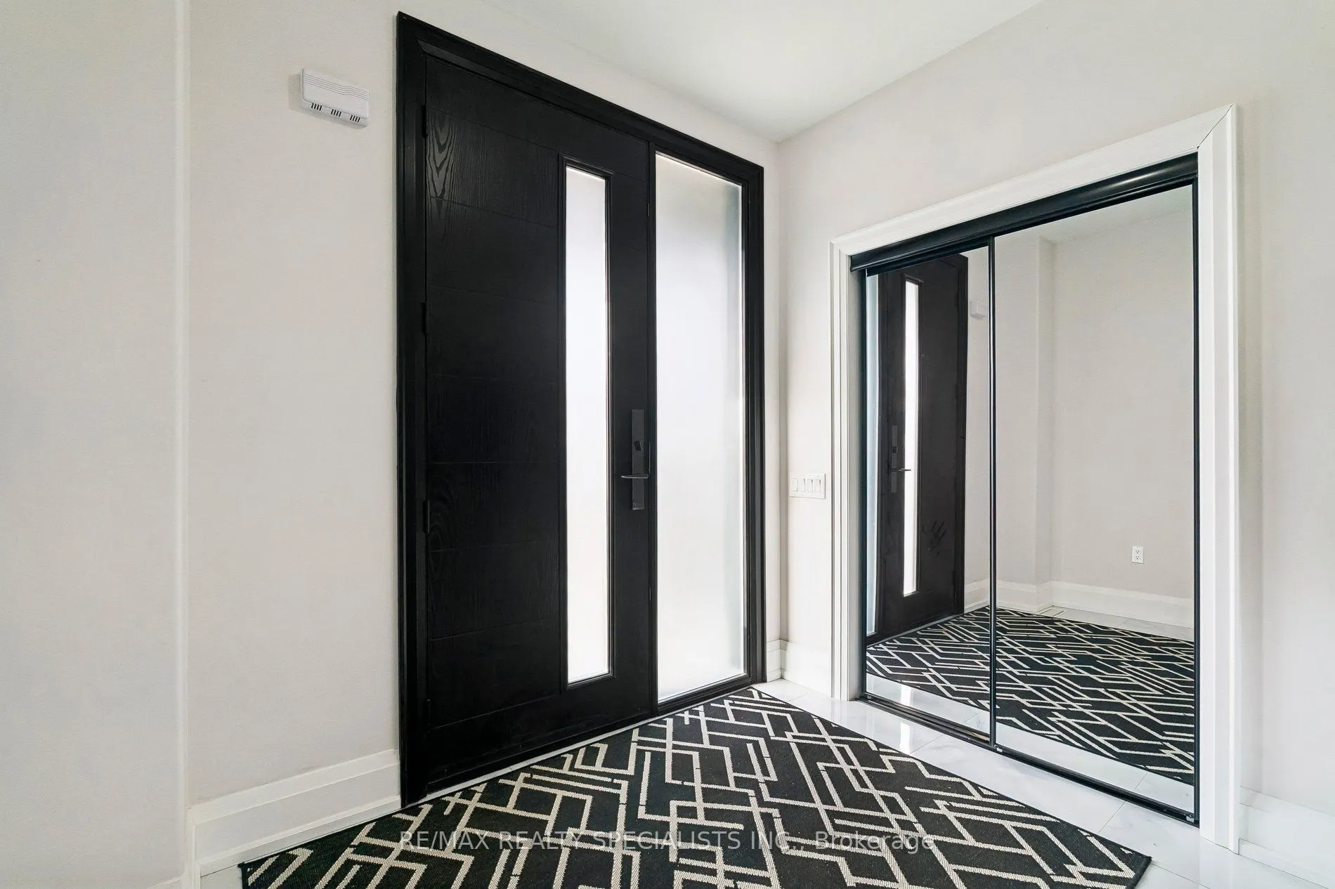 44 Albert Street W
