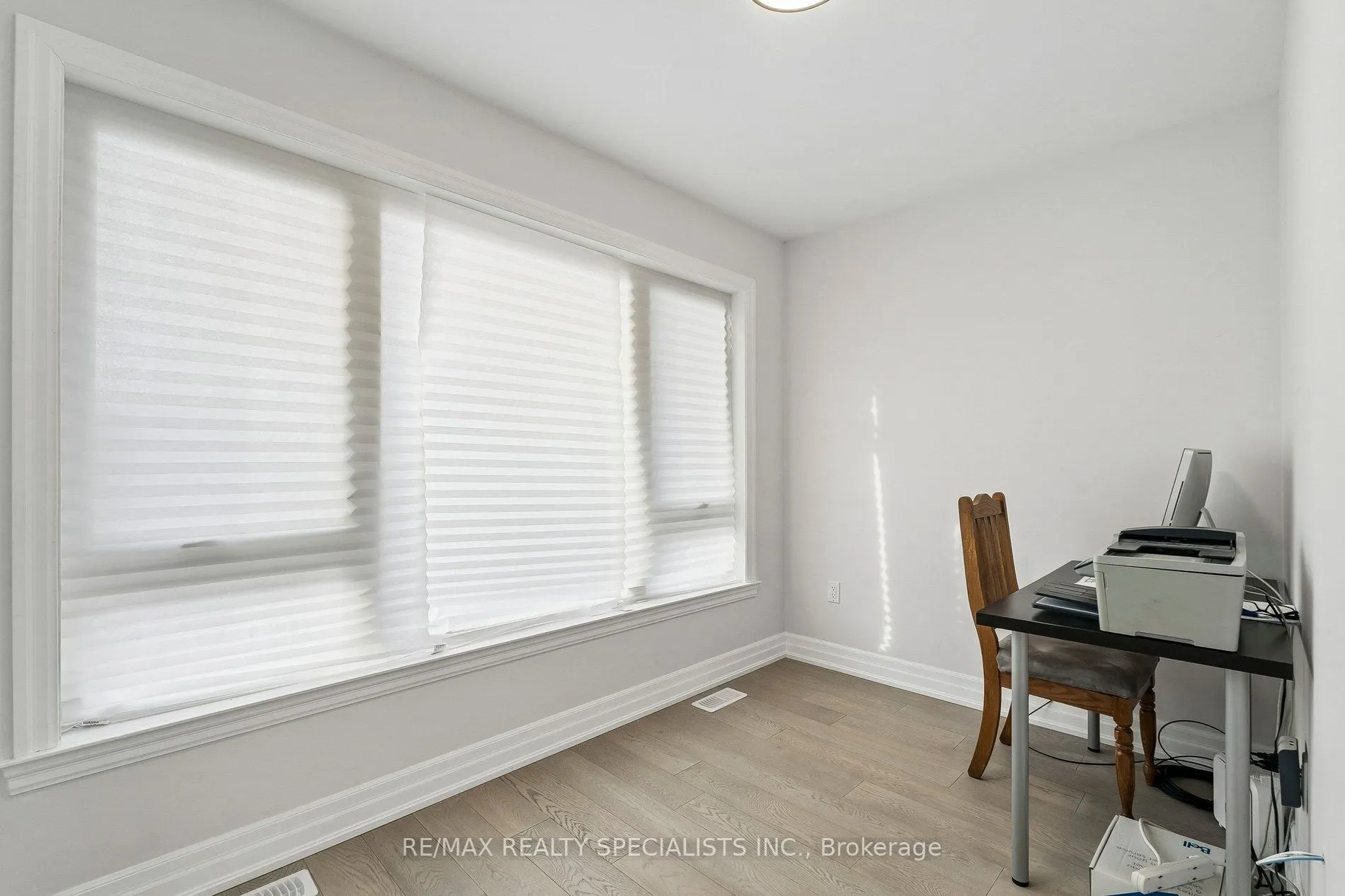 44 Albert Street W