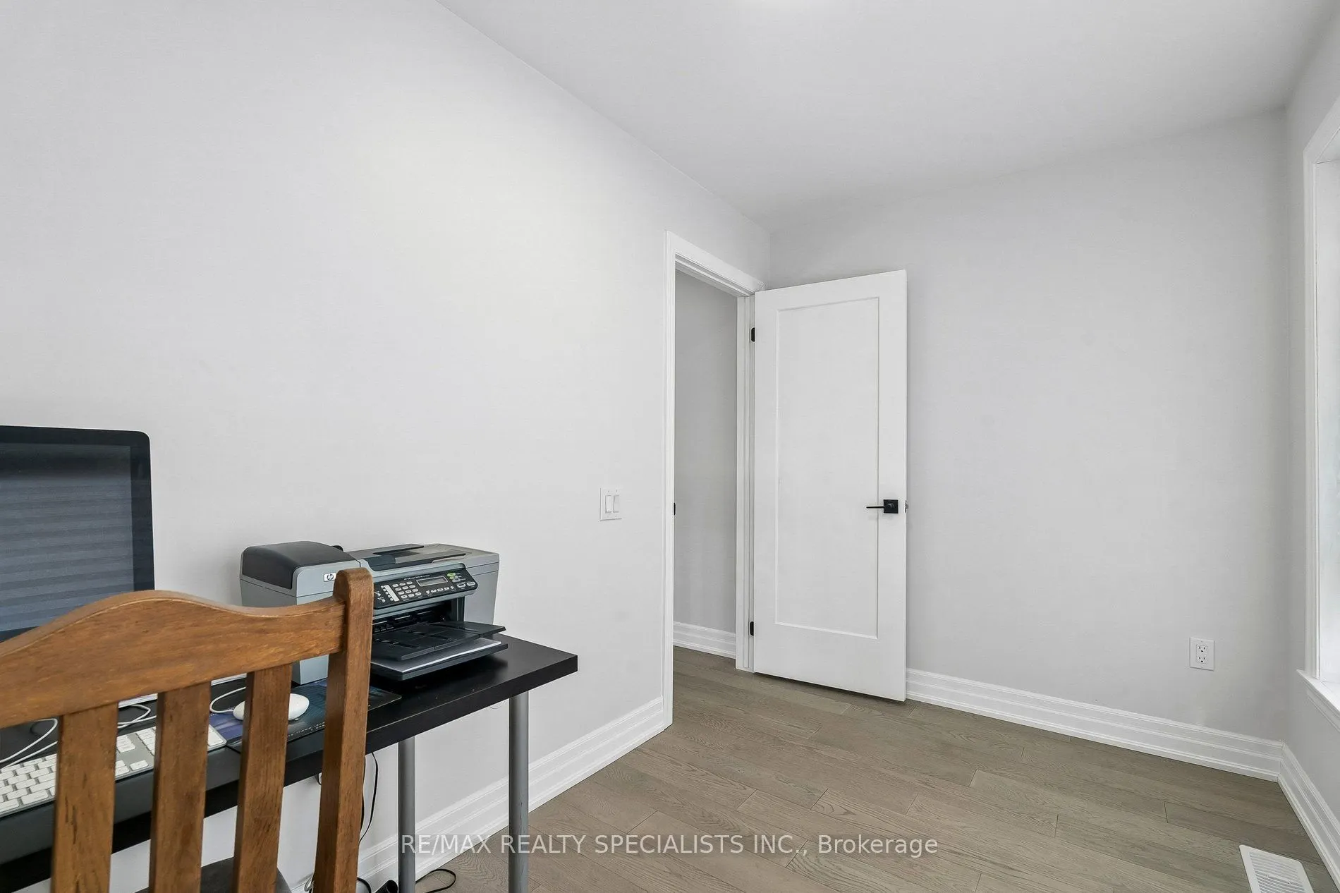 44 Albert Street W