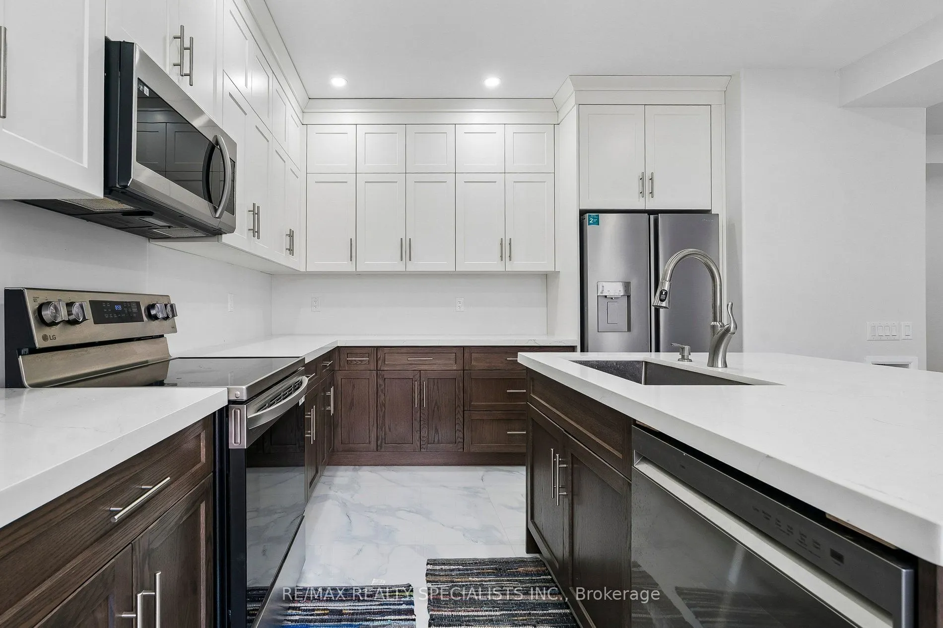 44 Albert Street W