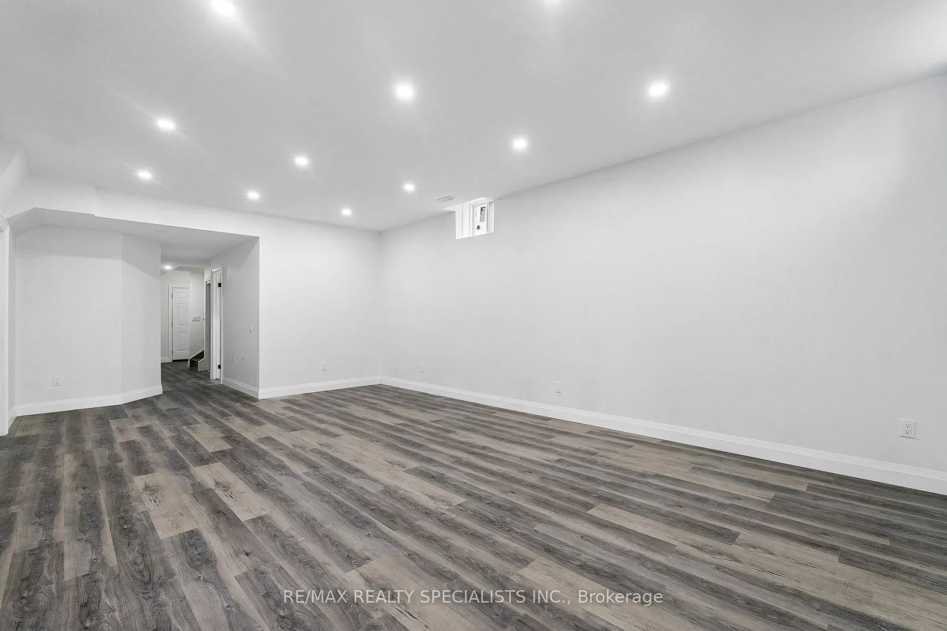 44 Albert Street W