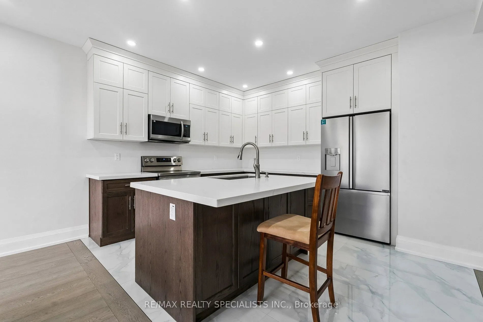 44 Albert Street W