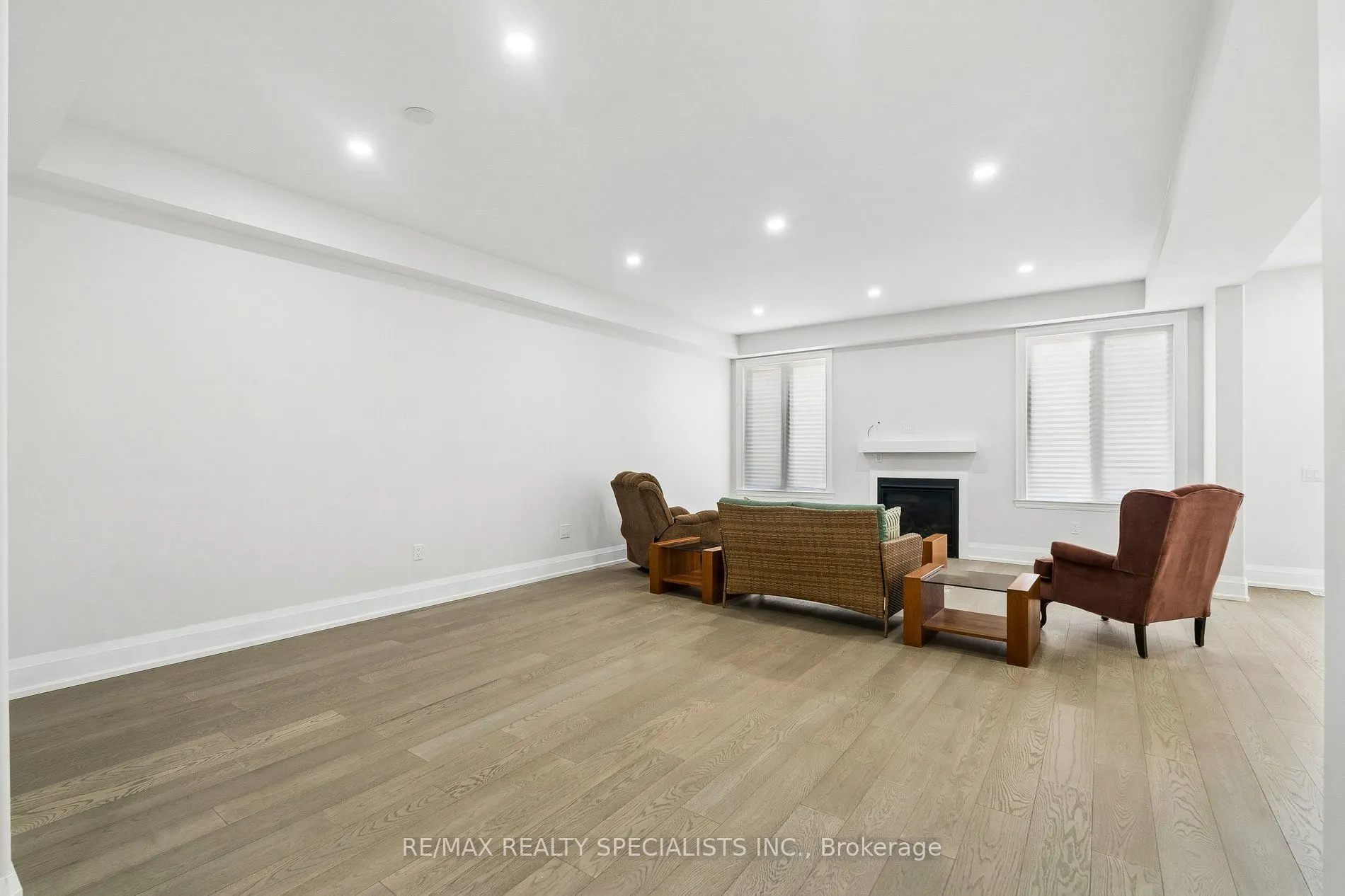 44 Albert Street W