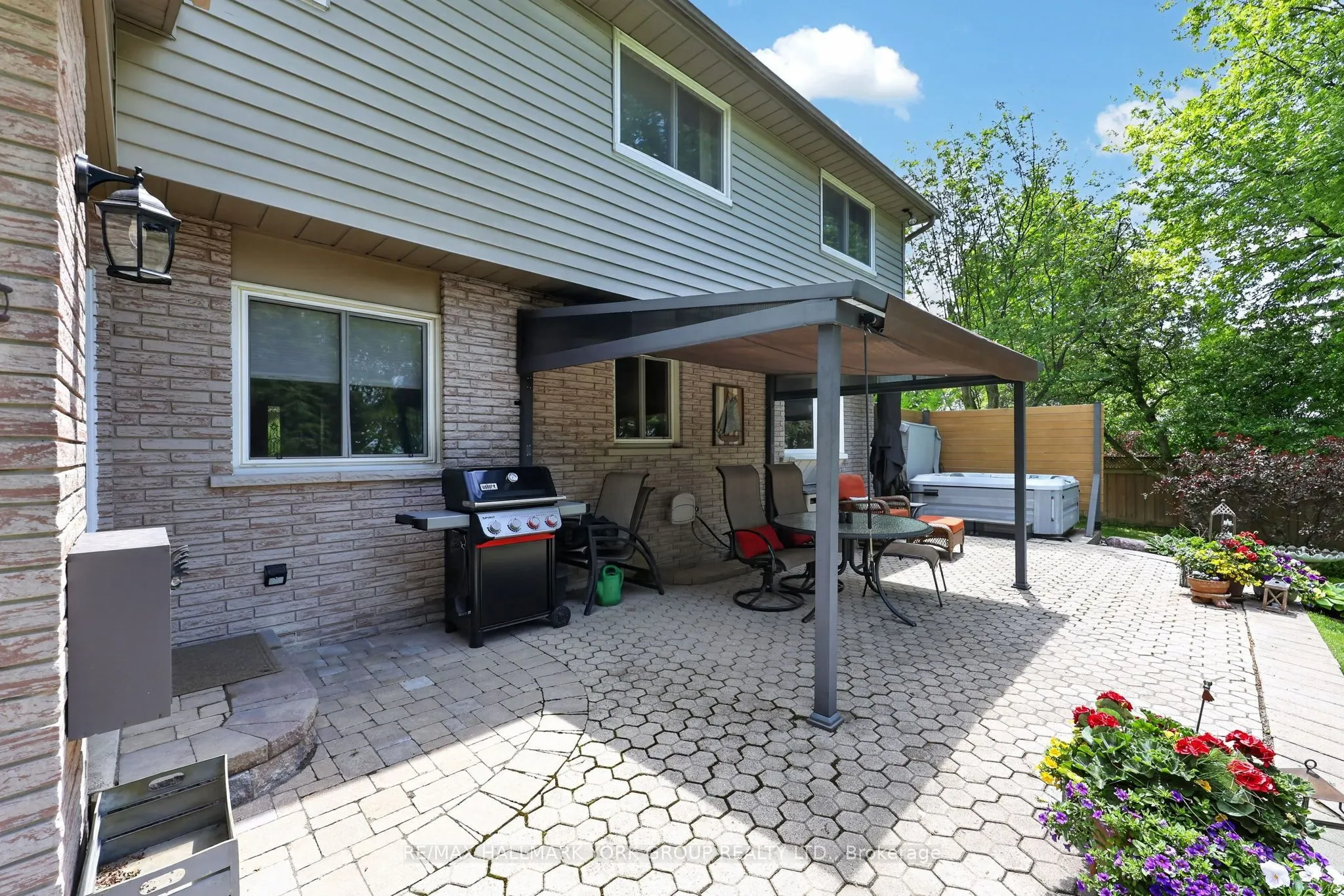 8 Grant Court