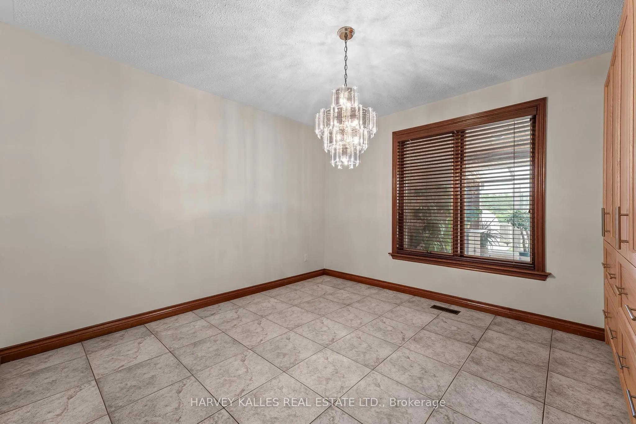 113 Bond Crescent