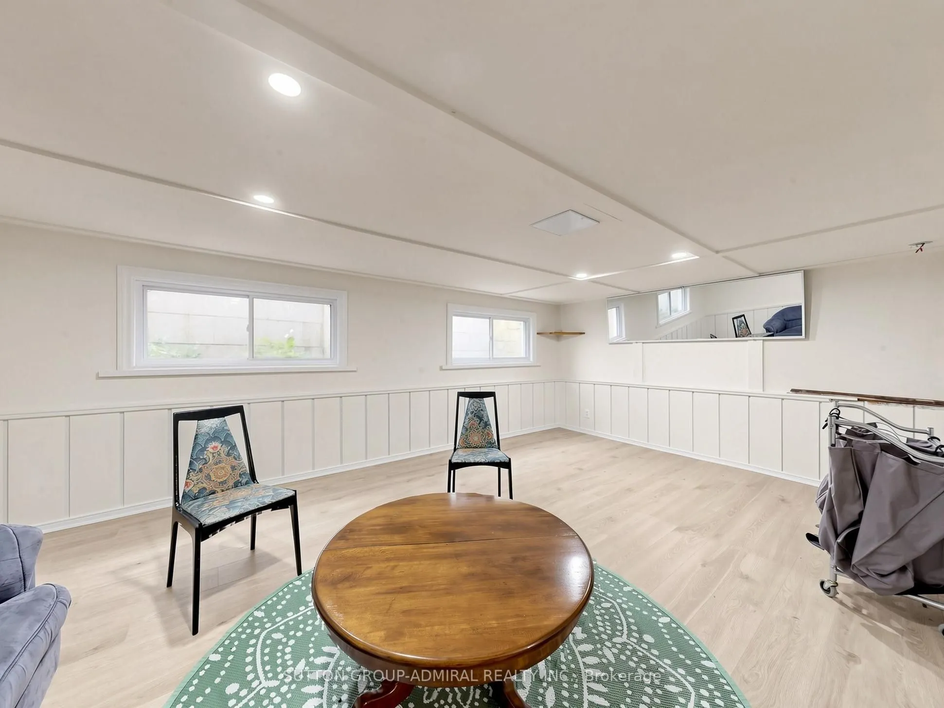 4631 Aurora Road