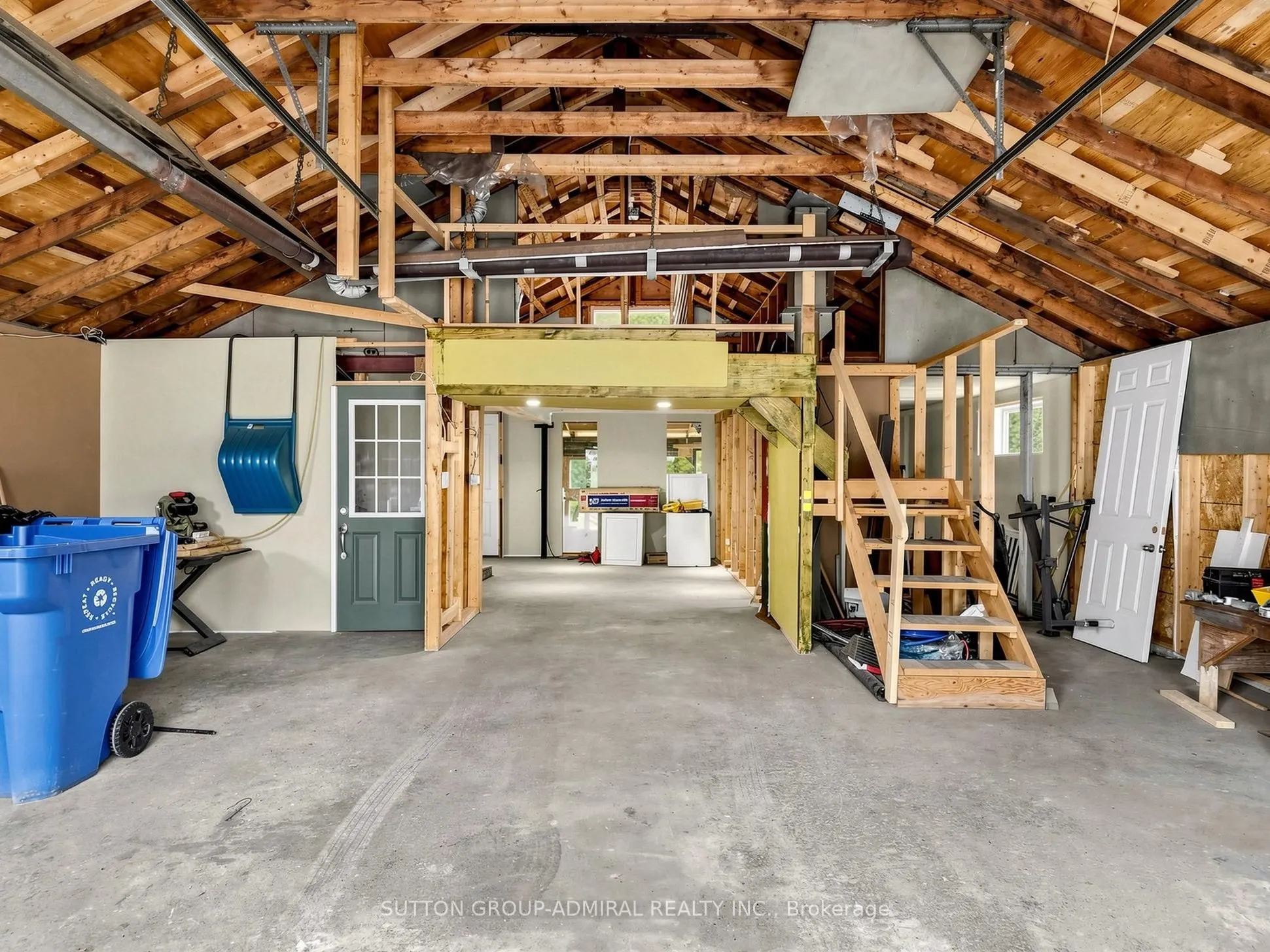 4631 Aurora Road