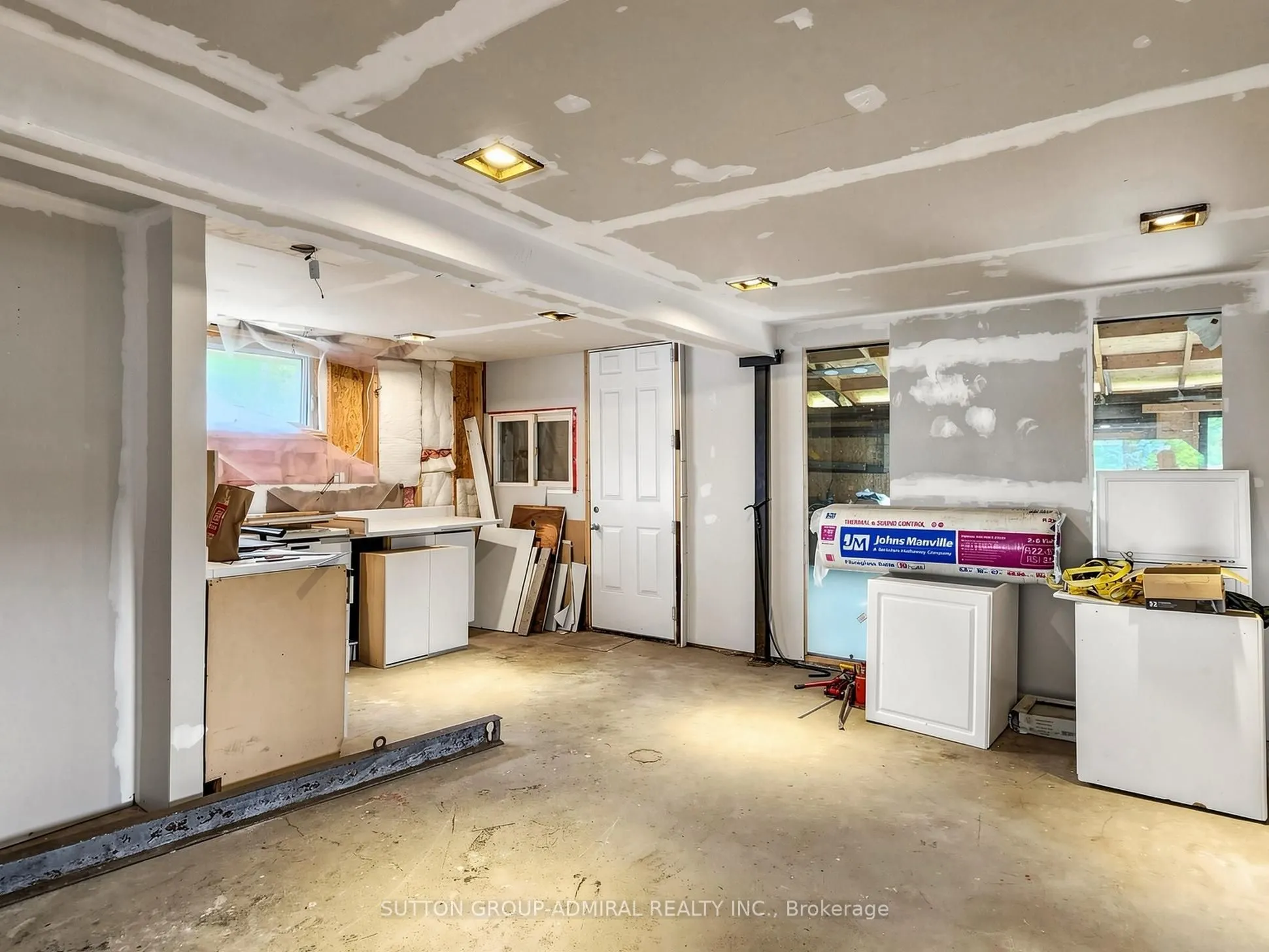 4631 Aurora Road
