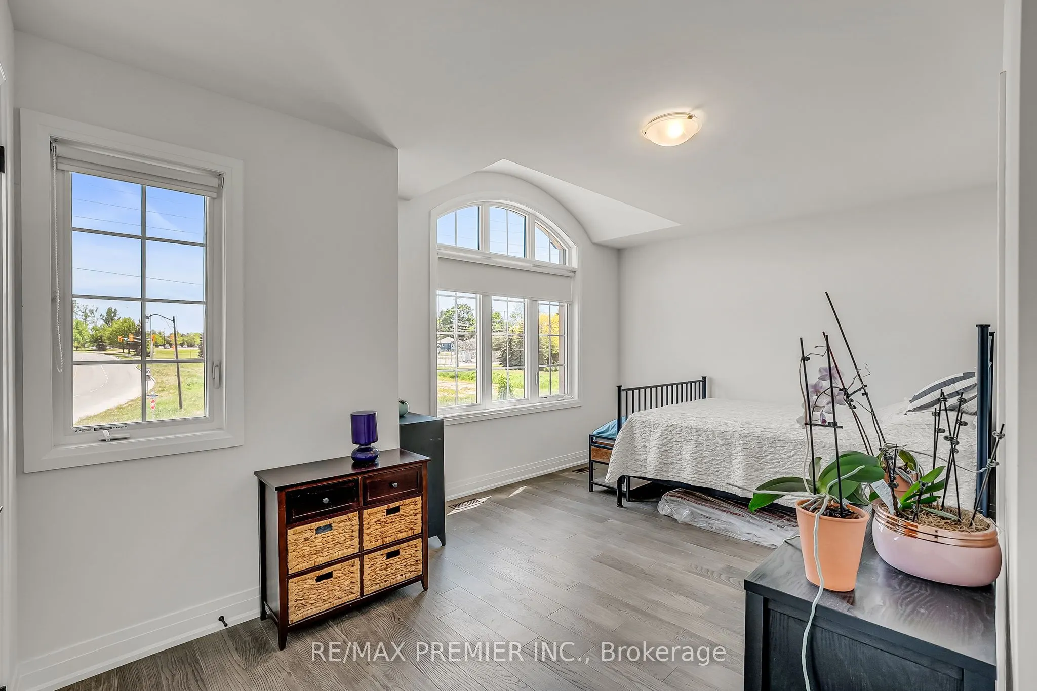 25 Low Boulevard