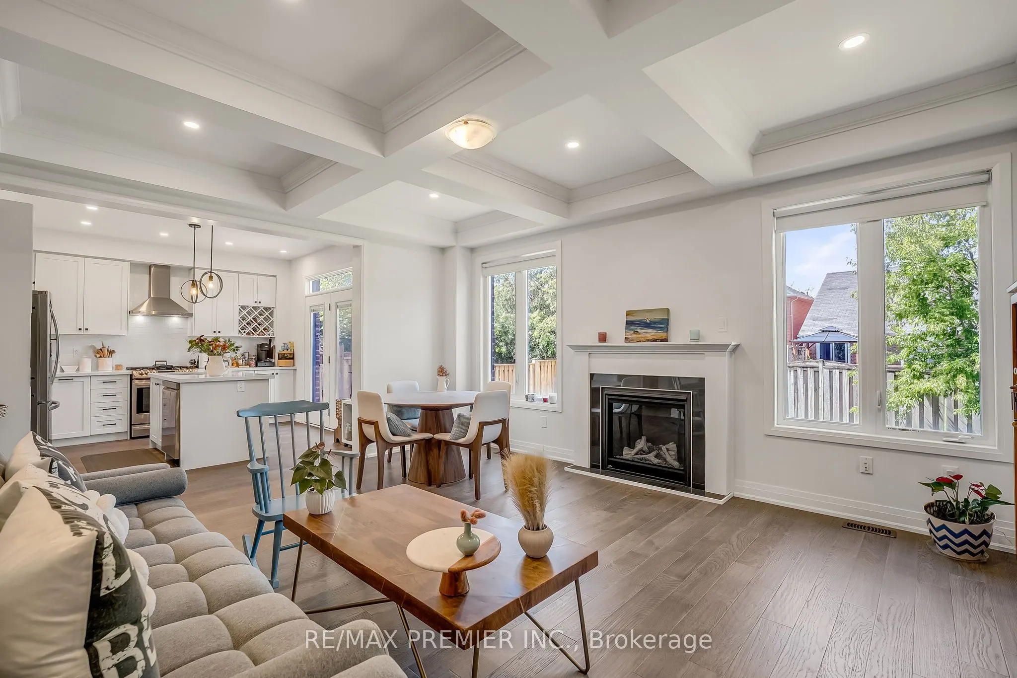 25 Low Boulevard