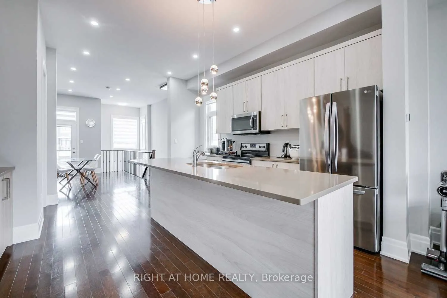 255 Thomas Cook Avenue