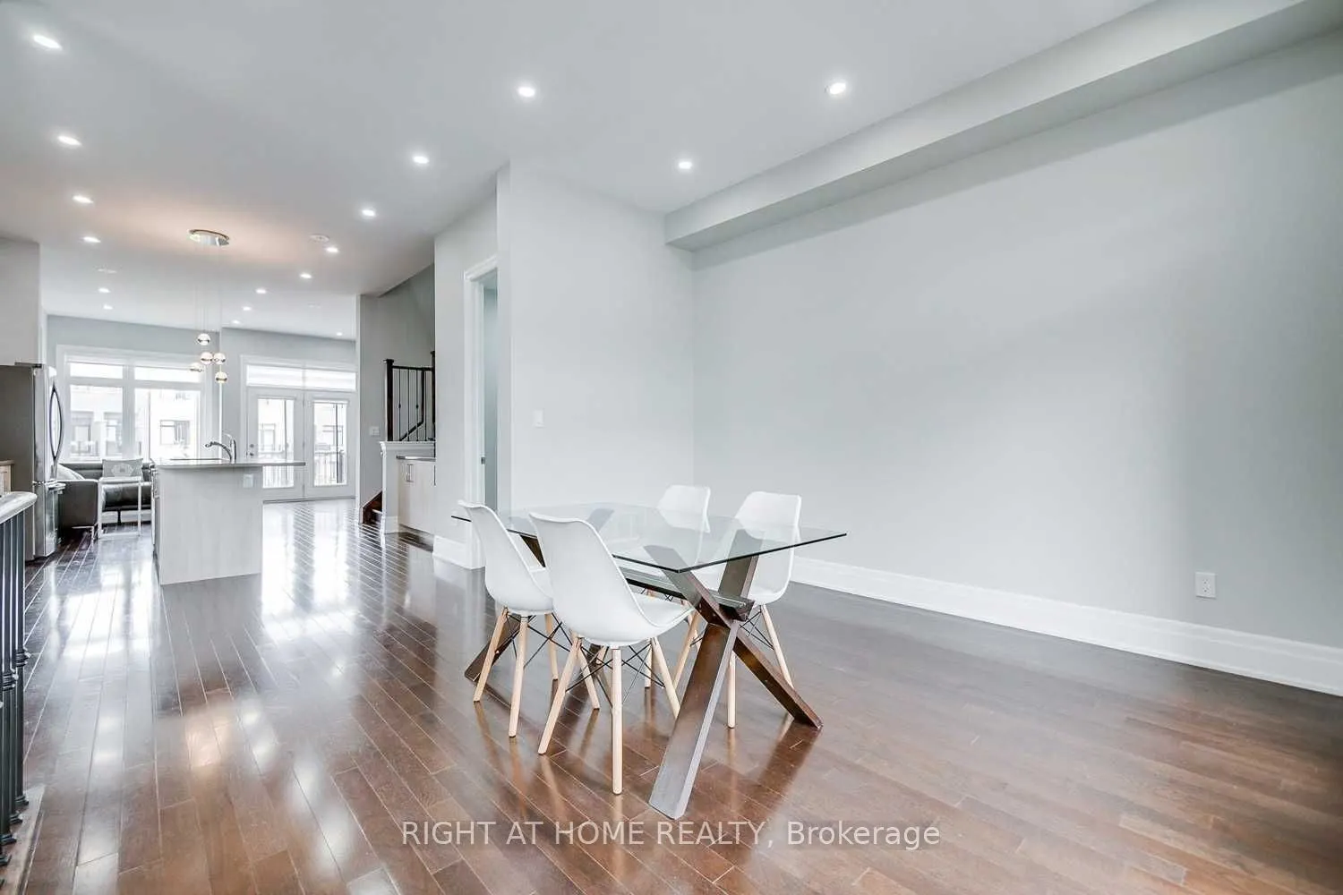 255 Thomas Cook Avenue