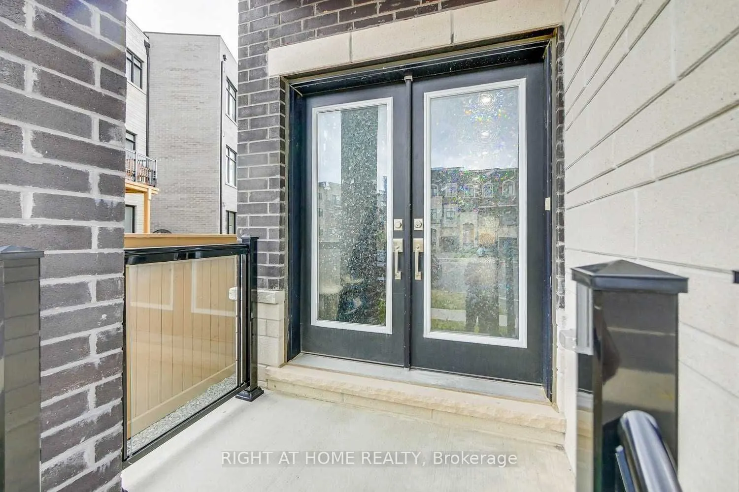 255 Thomas Cook Avenue