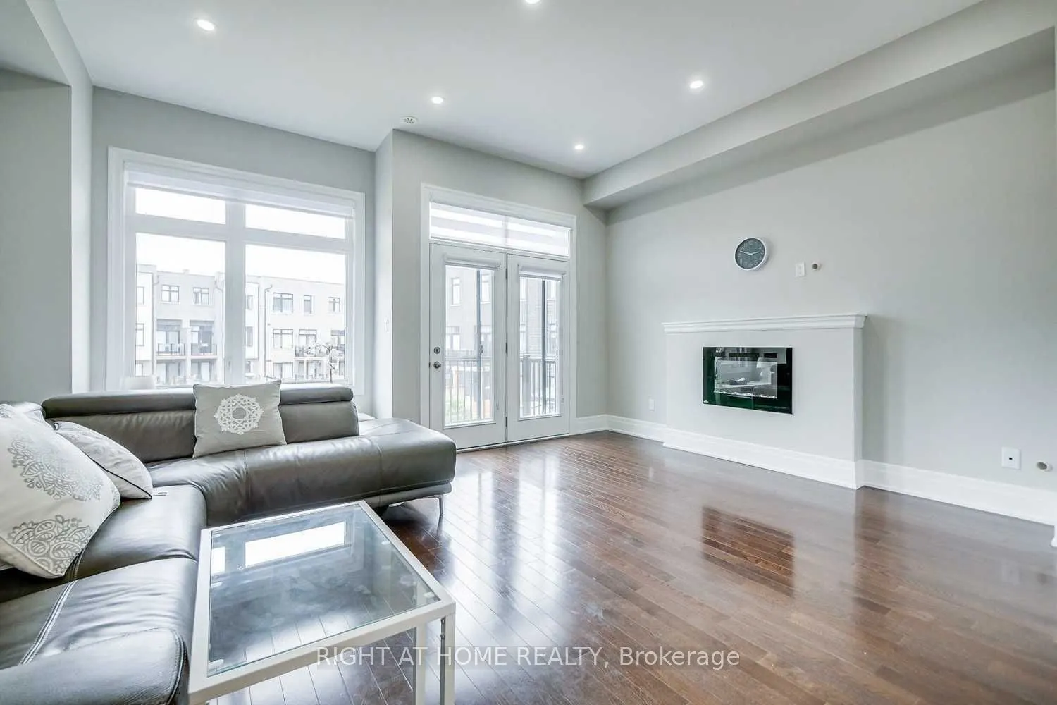 255 Thomas Cook Avenue