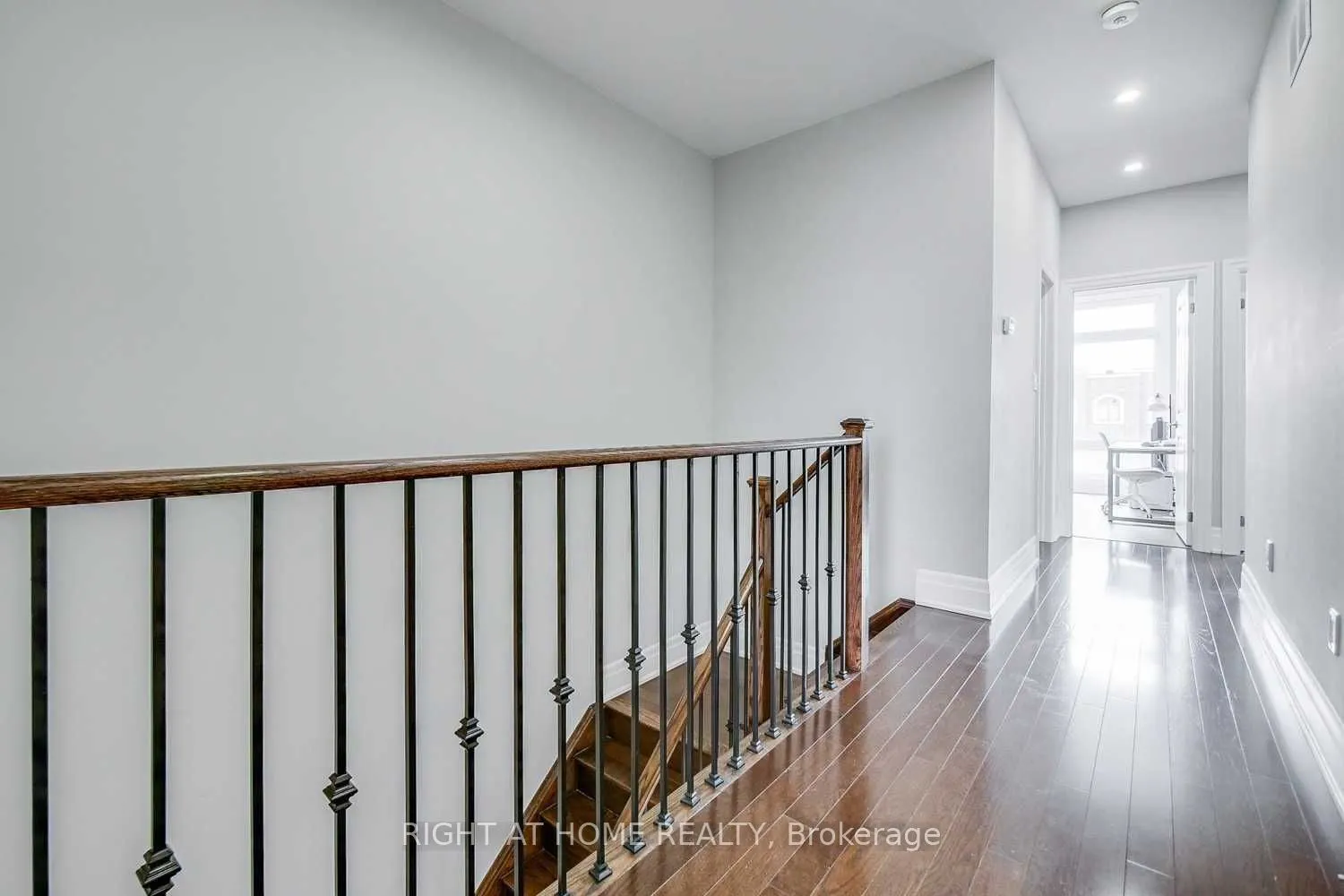 255 Thomas Cook Avenue