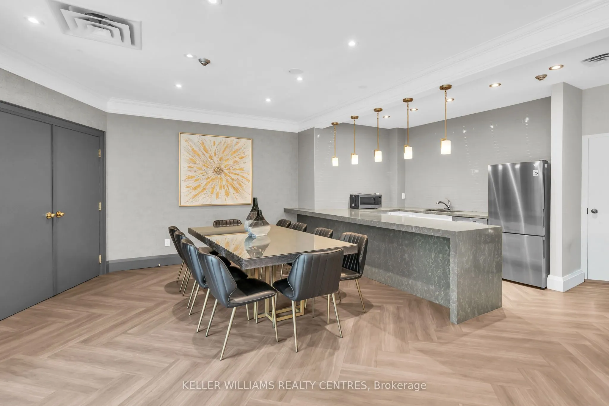7905 Bayview Avenue #204