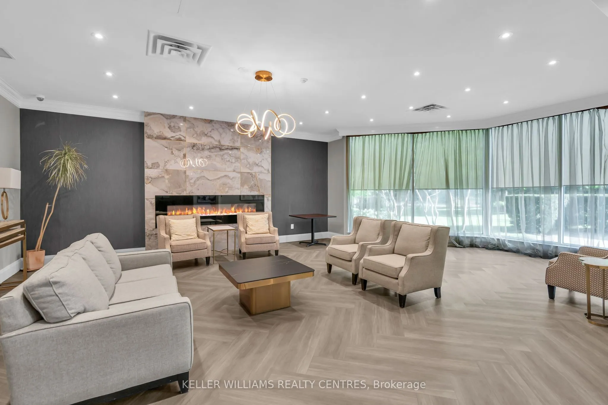 7905 Bayview Avenue #204