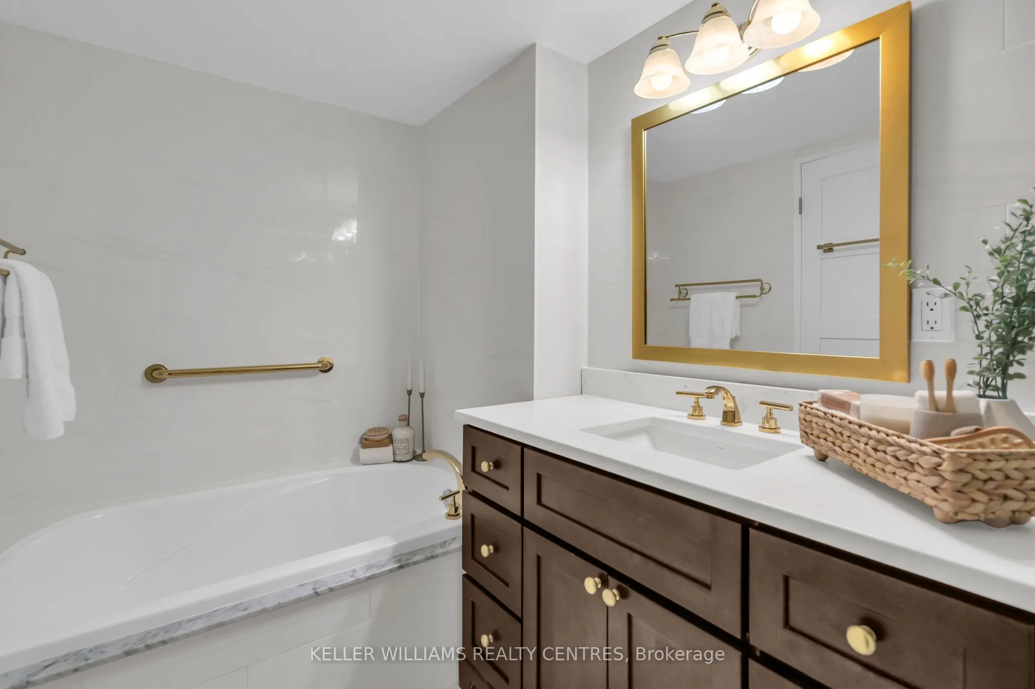 7905 Bayview Avenue #204